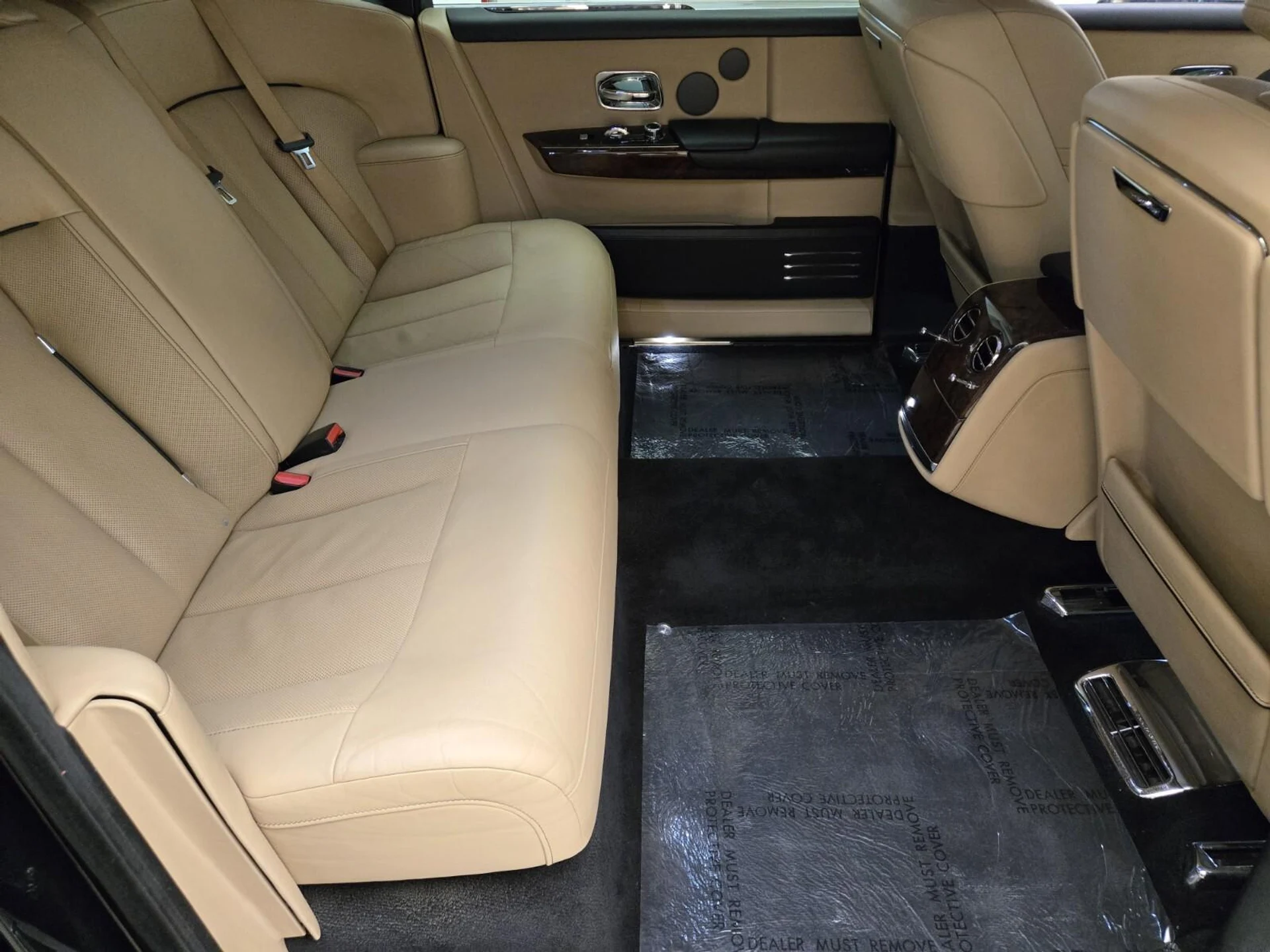 mph026_2766109811_Used_2020_Rolls_Royce_Phantom_1759992252_a60dd57a9b