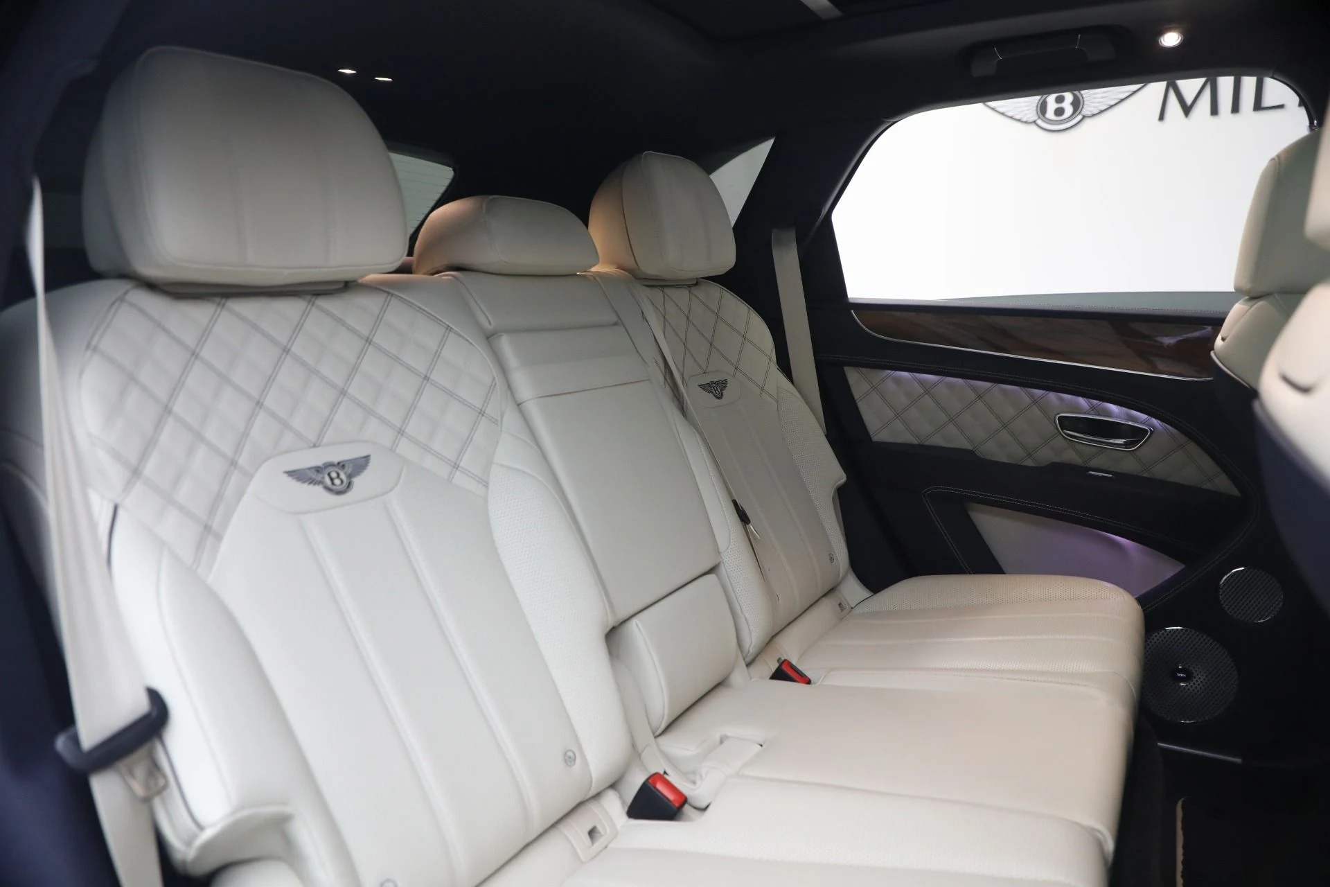 mph026_2768062106_Used_2022_Bentley_Bentayga_V8_1780928752_de16327f80