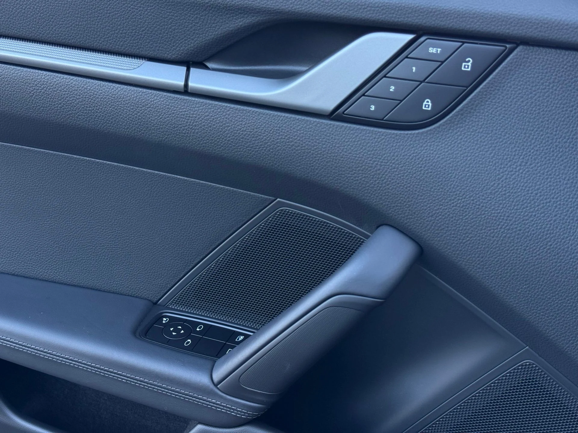 mph026_2773854937_df805e7edc8c8701d20904d74b118605_bc16aac351