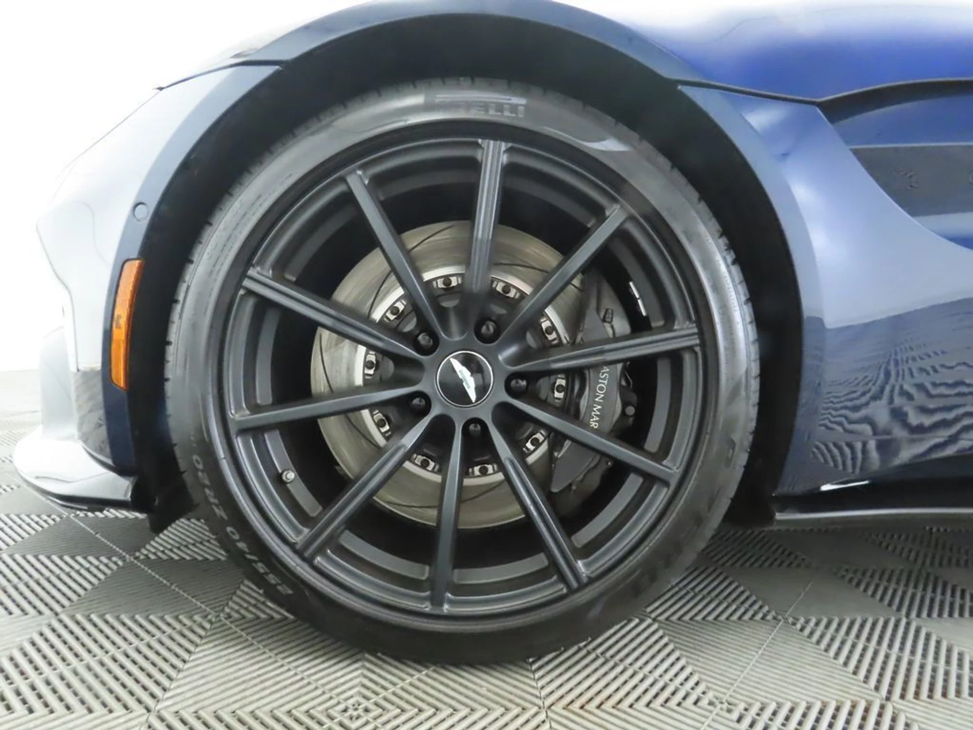 mph026_2781432472_used_2020_aston_martin_vantage_coupe_8119_22982881_27_1024_07b7d9f7e4