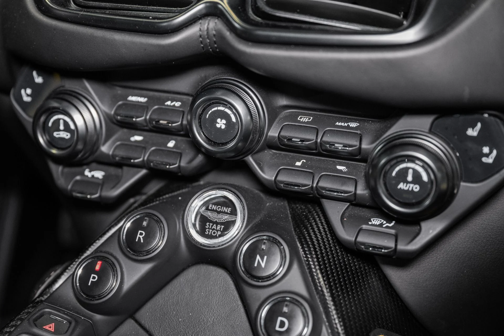 mph026_2782355099_Used_2019_Aston_Martin_Vantage_1765989078_0dcd09cba6