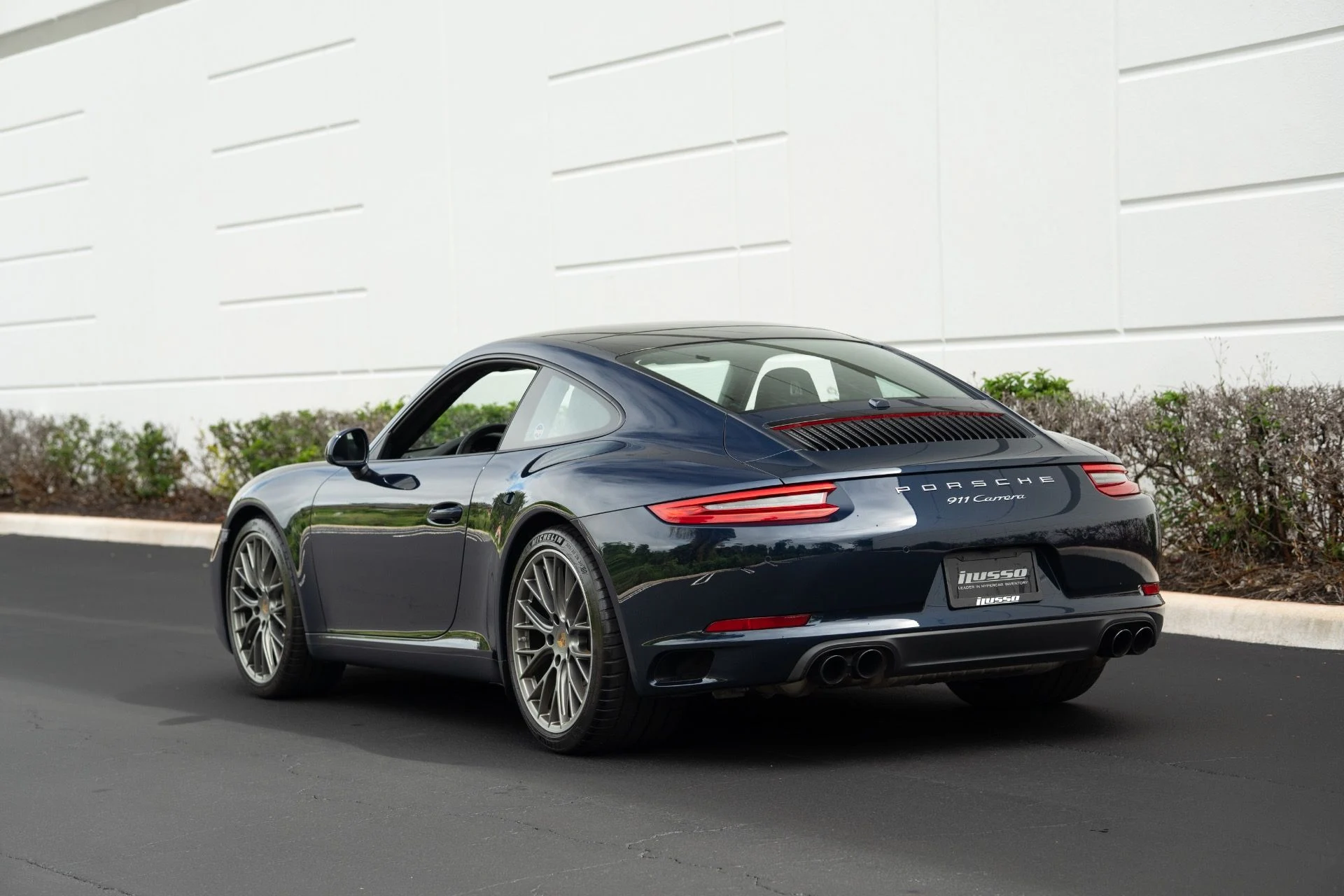 mph026_2795971350_Used_2019_Porsche_911_Carrera_1759430060_b790017c80