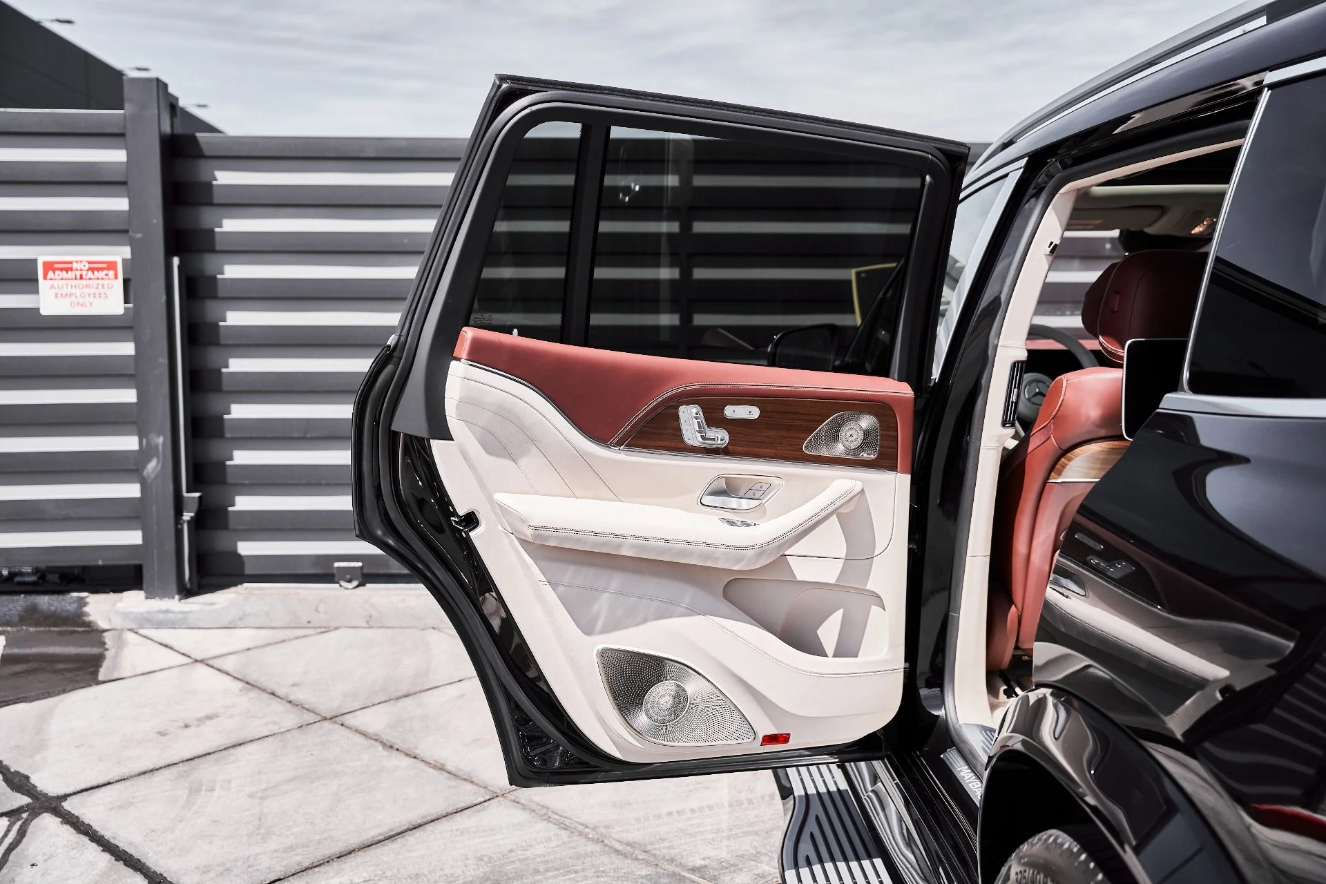 mph026_2796132656_Used_2026_Mercedes_Benz_GLS_Maybach_GLS_600_1776732773_041e3eec1a