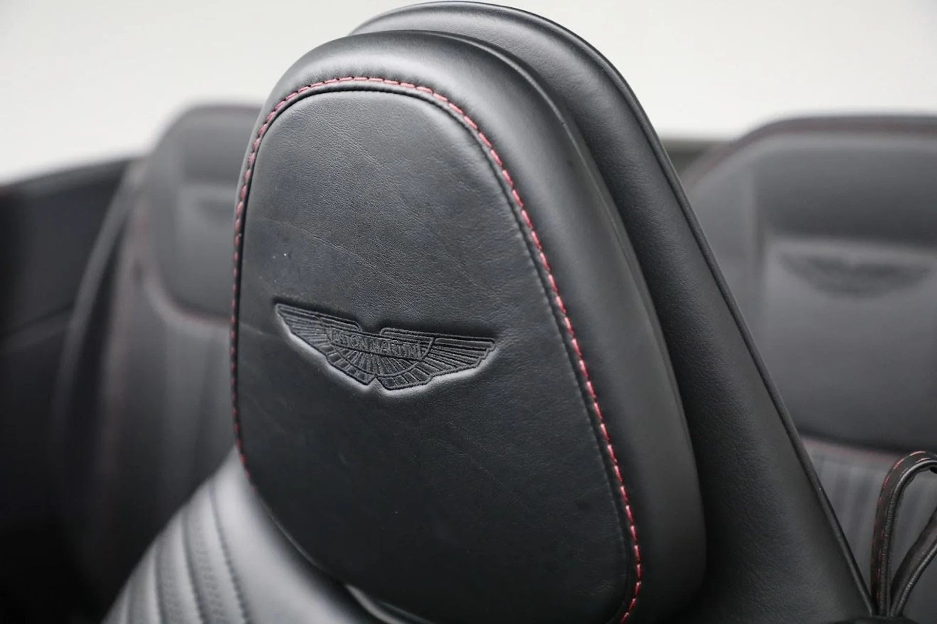 mph026_2798606205_Used_2019_Aston_Martin_DB_11_Volante_14298b6b6f