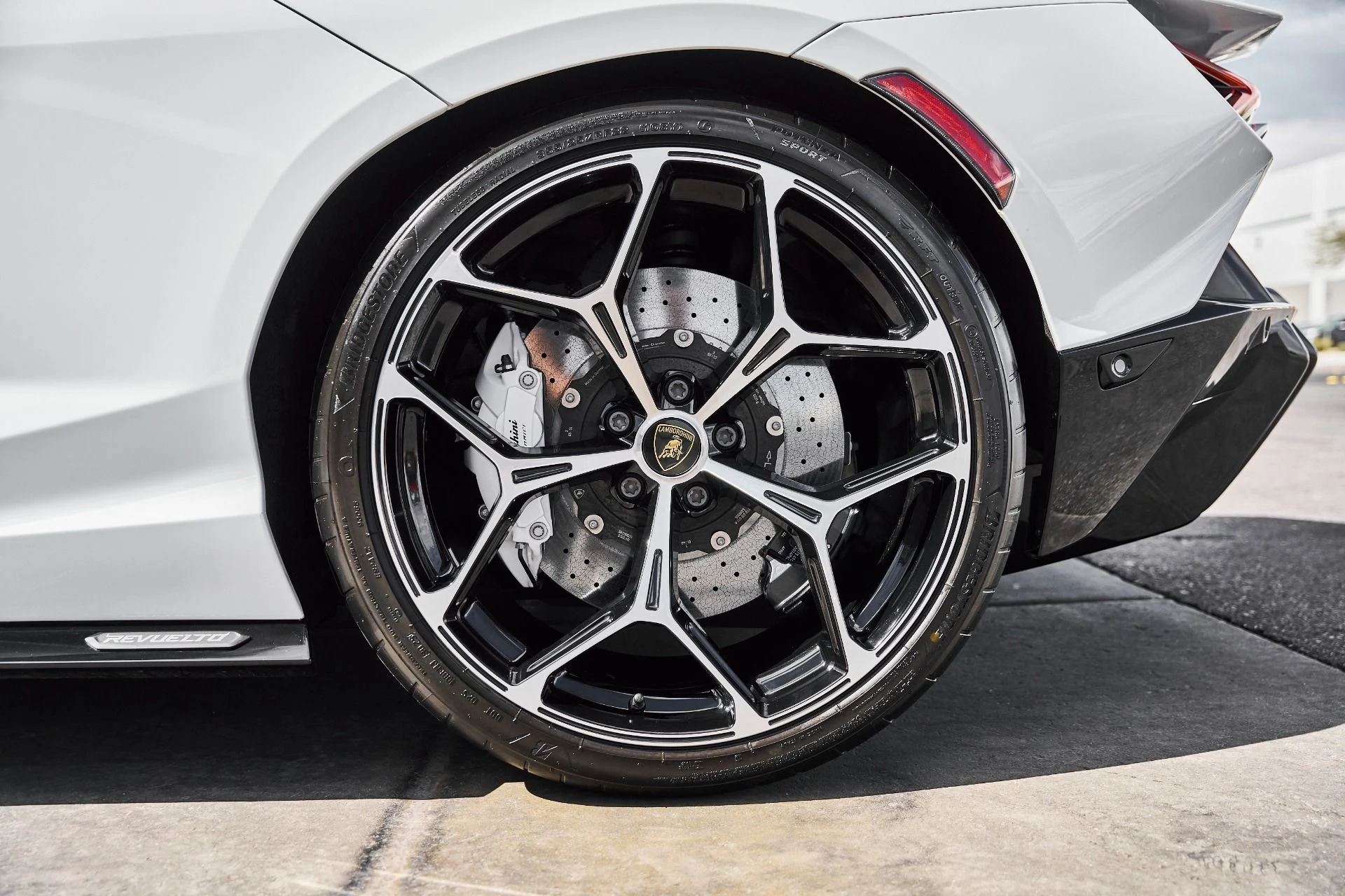 mph026_2804377426_Used_2026_Lamborghini_Revuelto_Base_1777078387_15c93fa2be