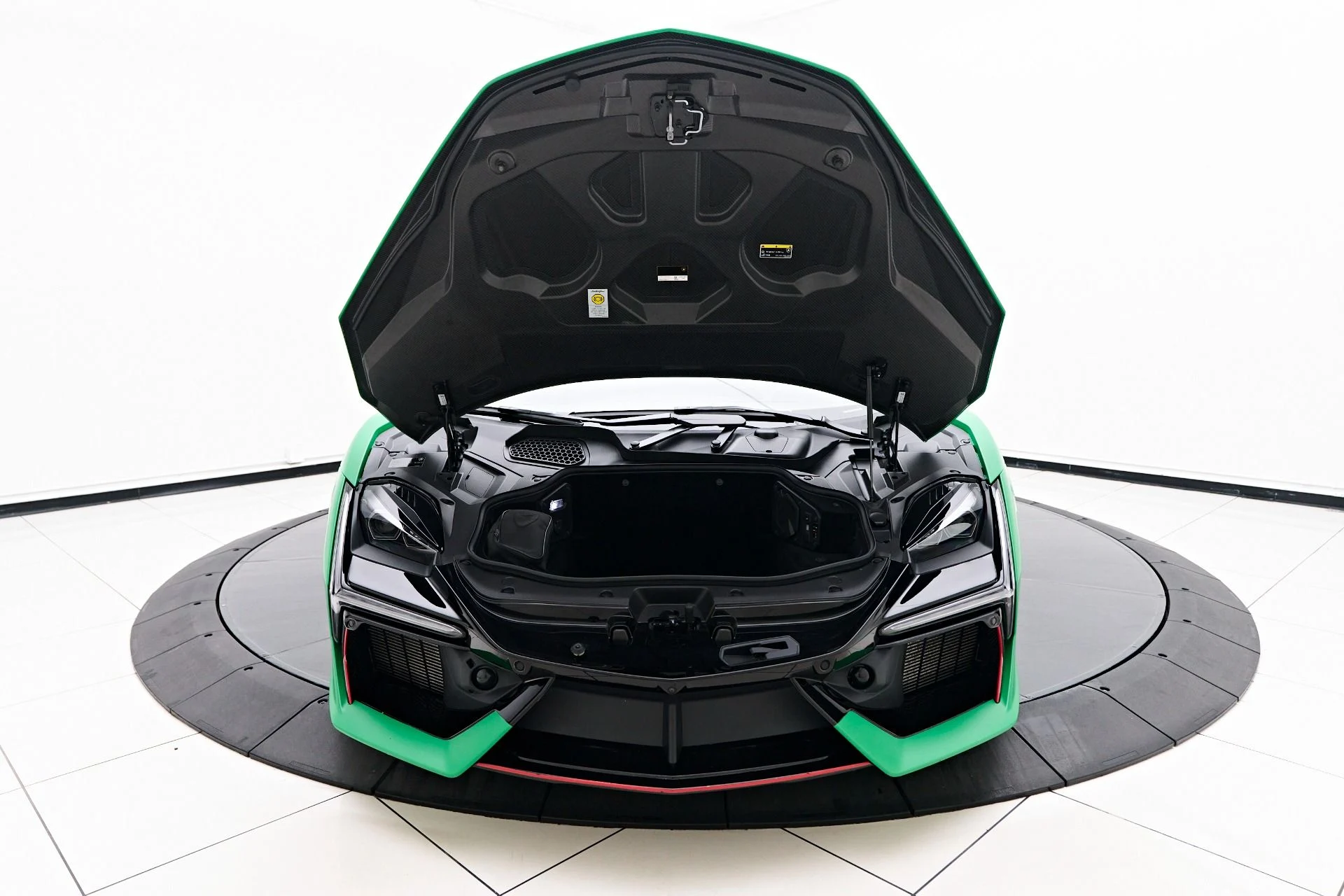 mph026_2809635893_Used_2024_Lamborghini_Revuelto_Base_1756951528_04b51ce320