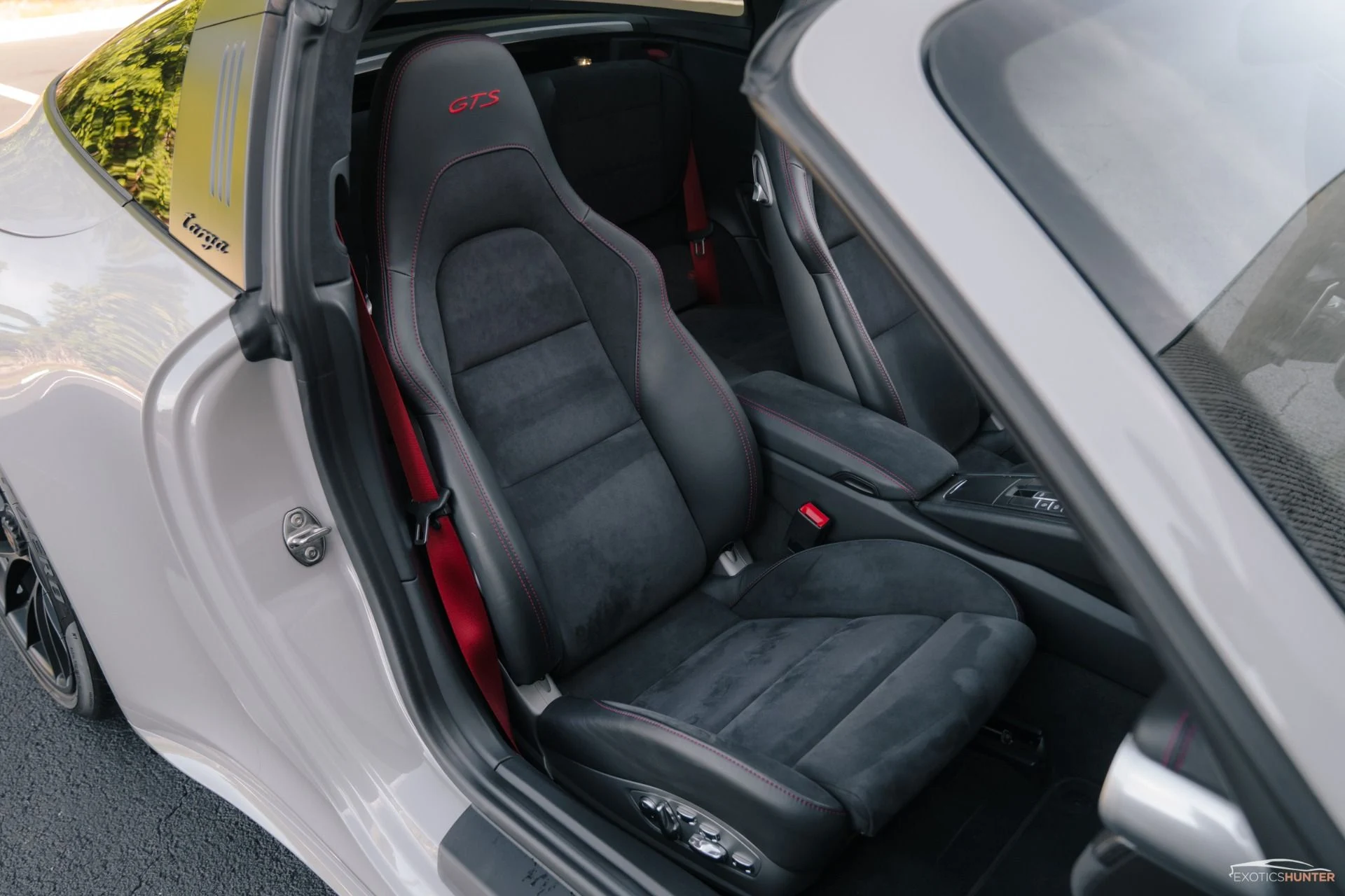 mph026_2809640489_Used_2018_Porsche_911_Targa_4_GTS_in_Chalk_with_GTS_Interior_Pack_PDK_1755551919_7d09f2a138