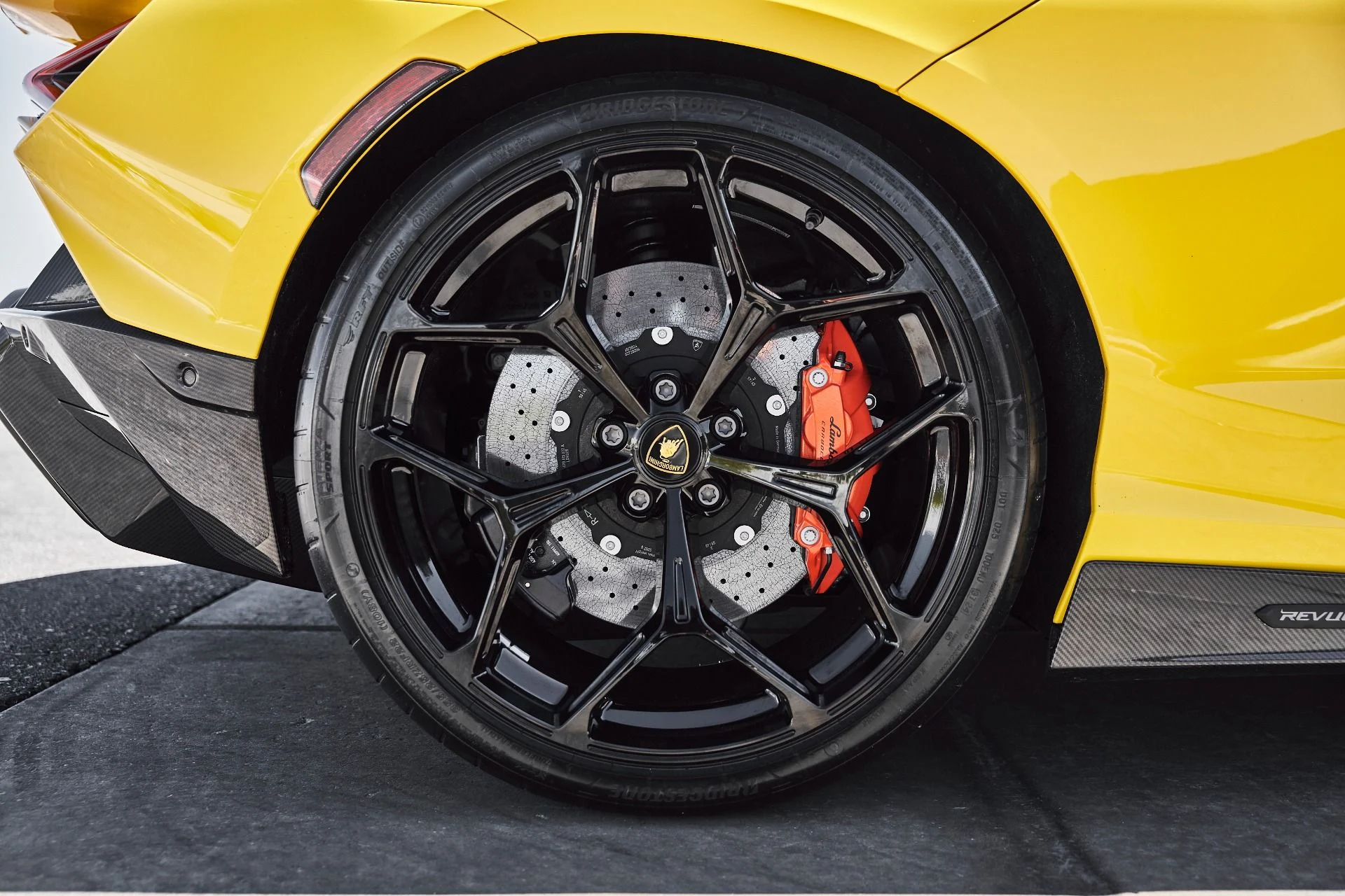 mph026_2810851050_Used_2025_Lamborghini_Revuelto_Base_1780084747_73c89615fe