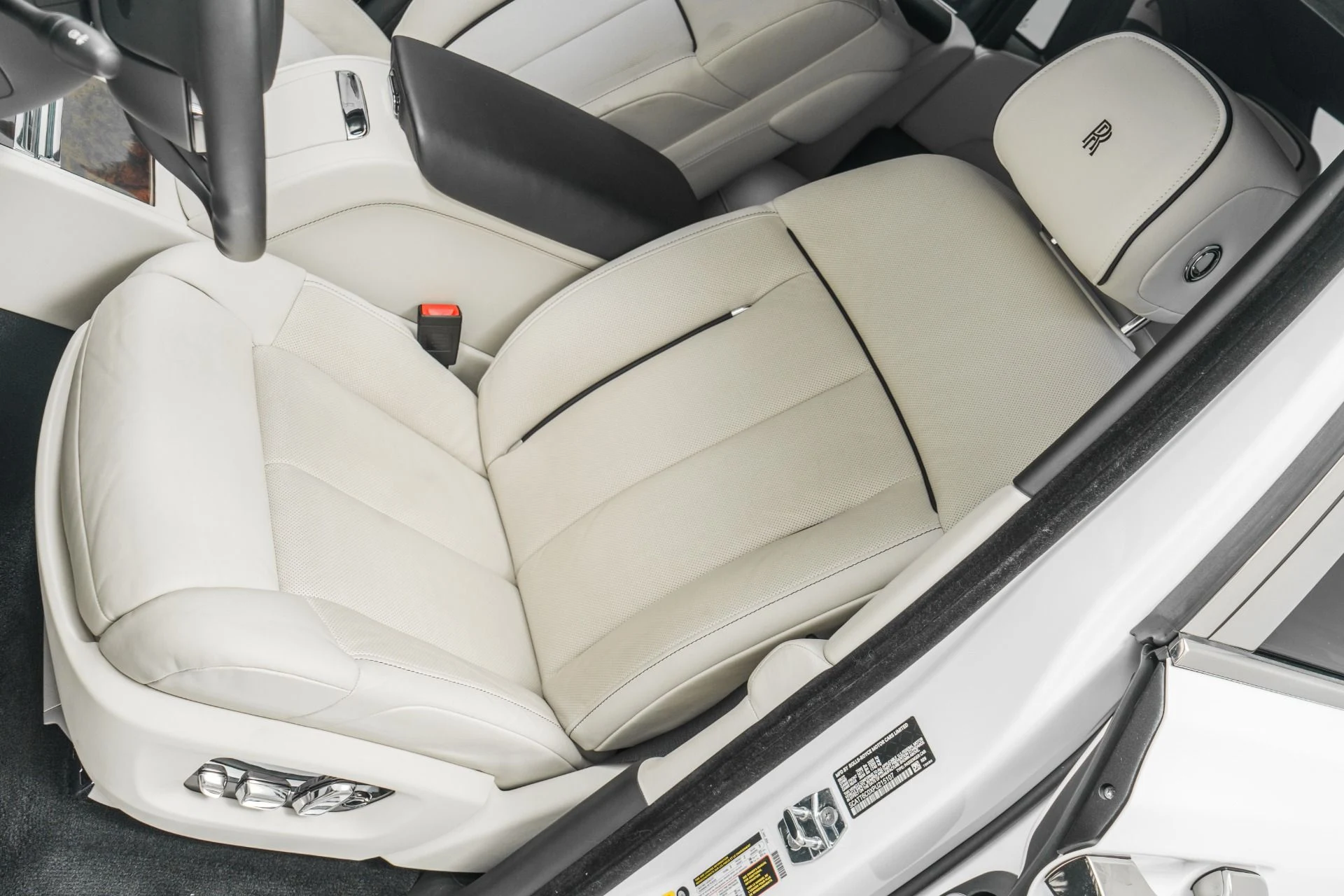 mph026_2813822452_Used_2023_Rolls_Royce_Phantom_Shooting_Star_Headliner_Very_Low_Miles_1768421489_fda6c440bc