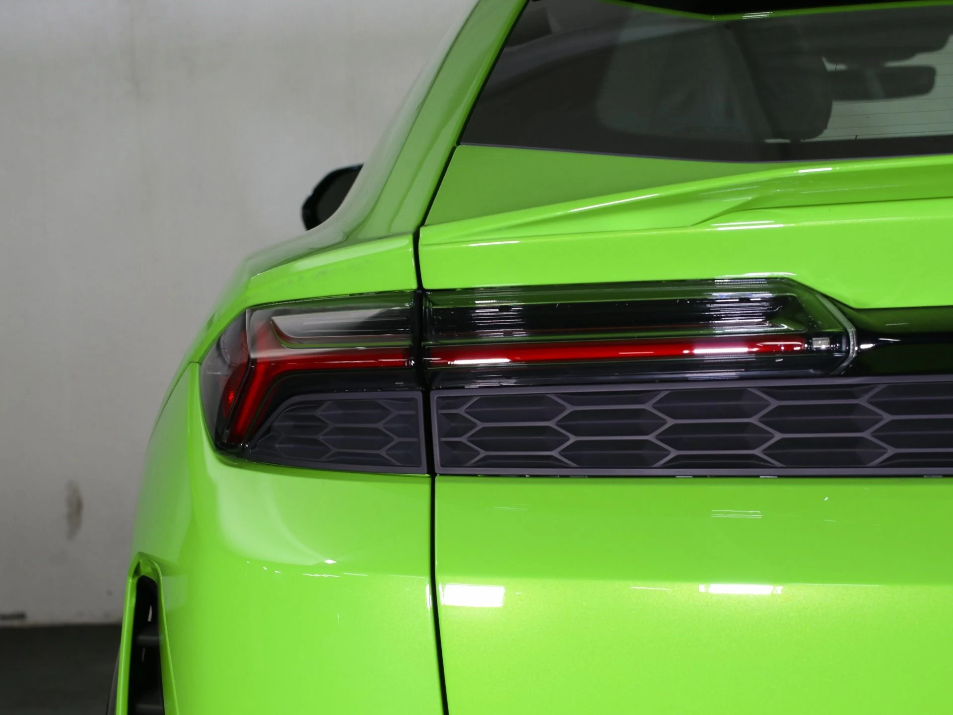 mph026_2815507840_New_2025_Lamborghini_Urus_SE_1756395127_5ed3676bf0