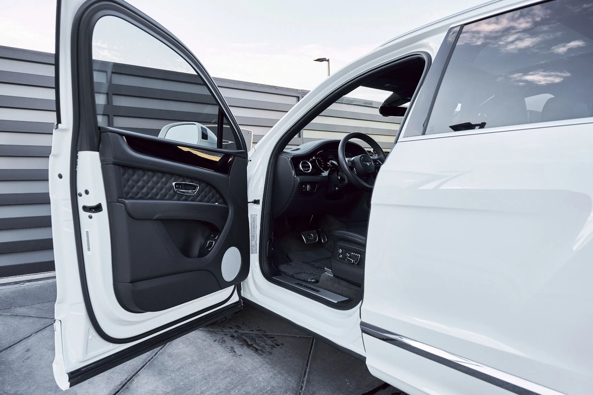 mph026_2819845576_Used_2022_Bentley_Bentayga_V8_1768246125_cac28f7415