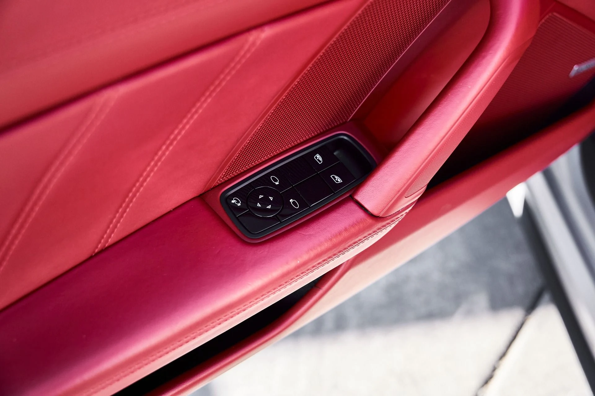 mph026_2829379201_Used_2021_Porsche_911_Turbo_S_1773694217_b9b3fbd1dc