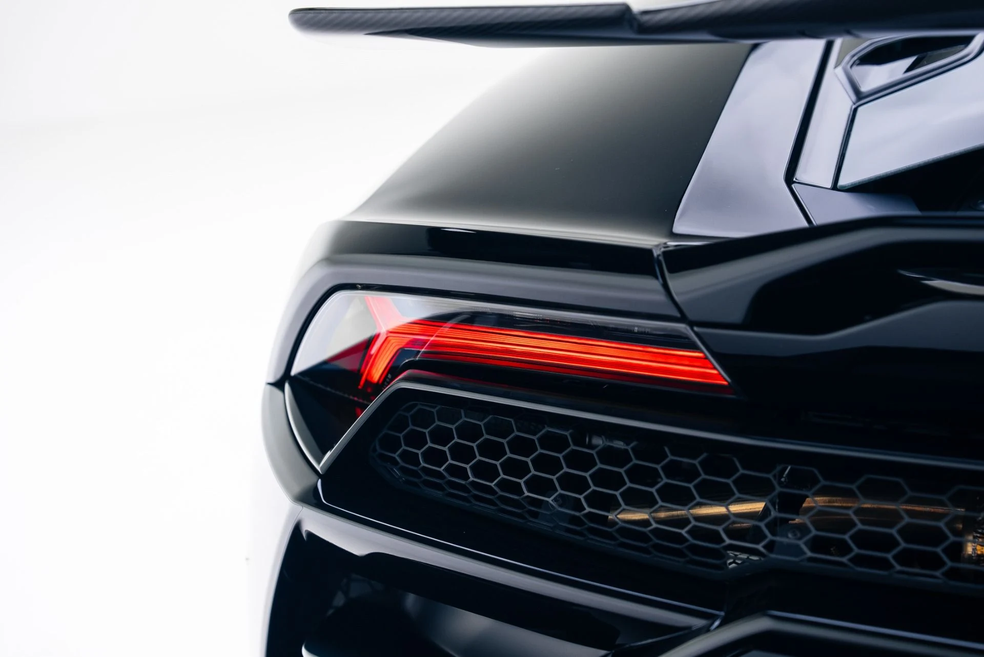 mph026_2833053419_Used_2021_Lamborghini_Huracan_EVO_1765497065_dcc966b467