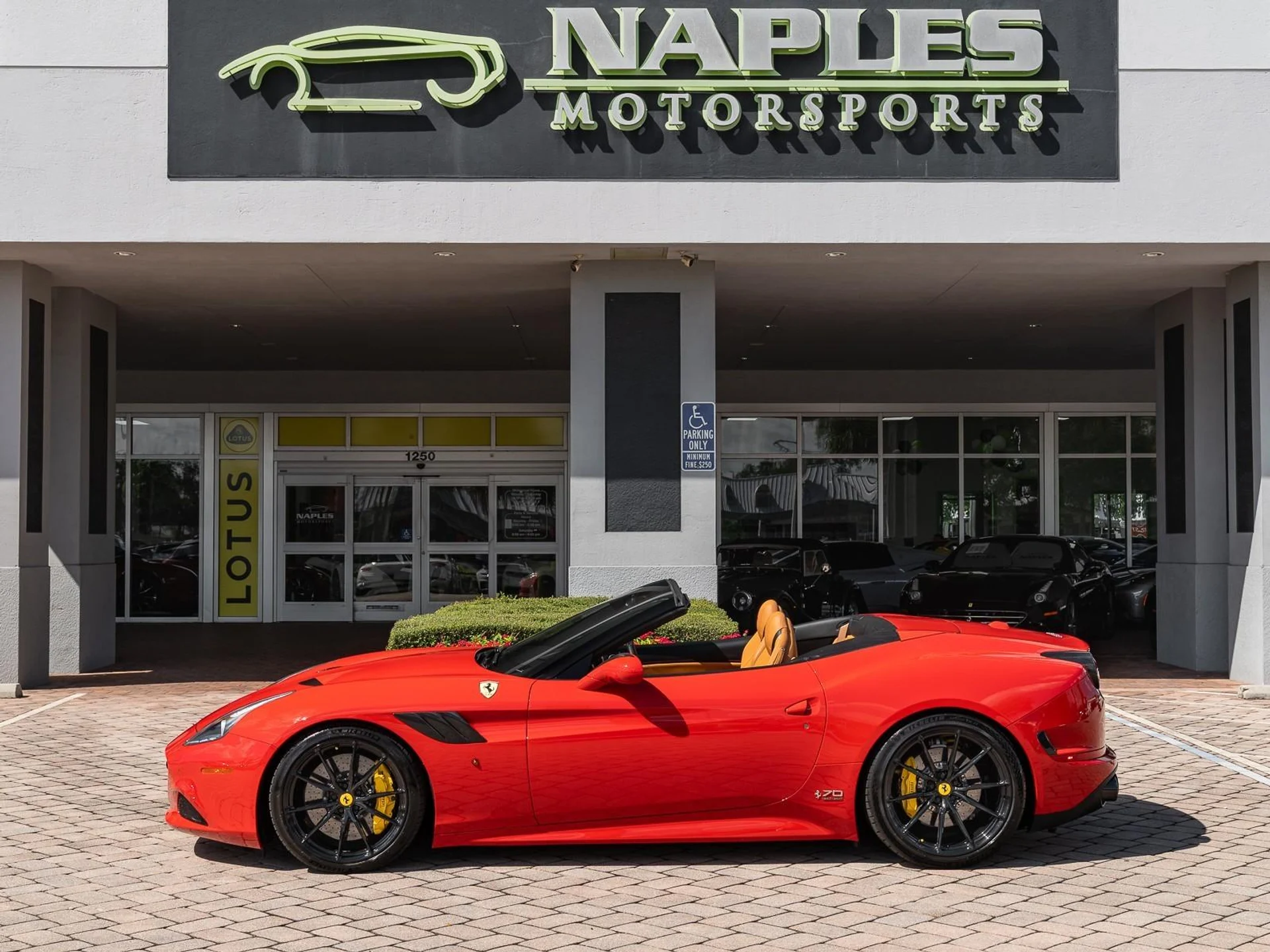 mph026_2840030086_Used_2015_Ferrari_California_T_1761253551_2f3a3098b9
