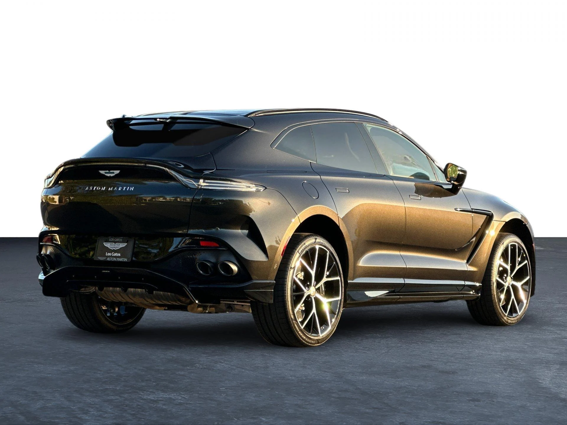 mph026_2845774353_New_2026_Aston_Martin_DBX_707_1765379224_d7b9131ce2