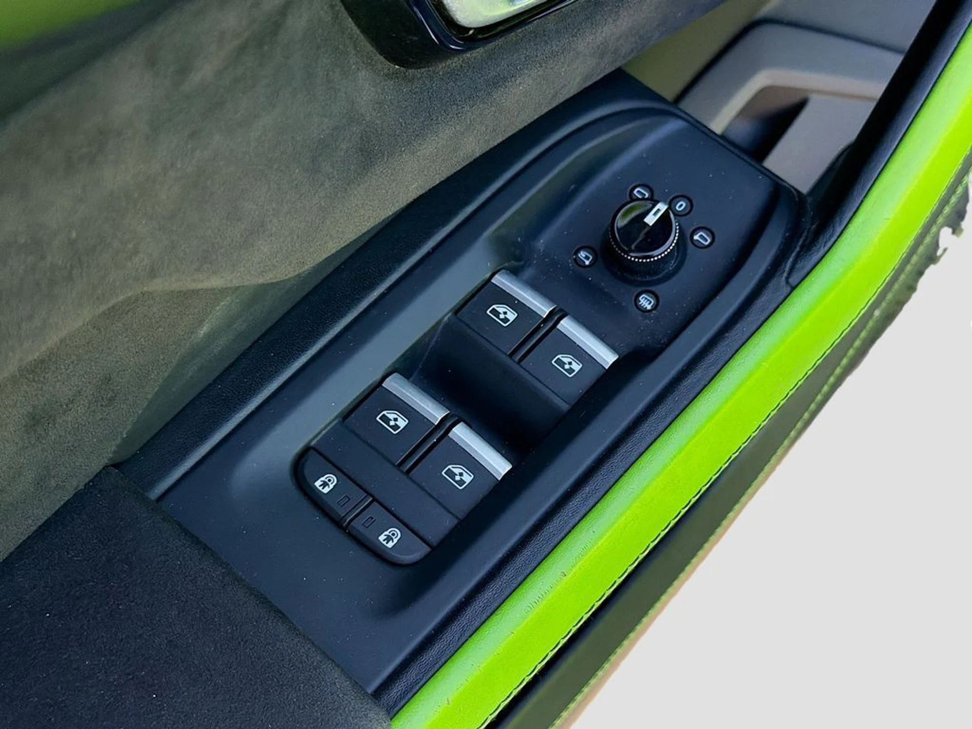 mph026_2846240420_c7ff25d14ada2e9c02cac3fcf5fe9895x_2b6386f884