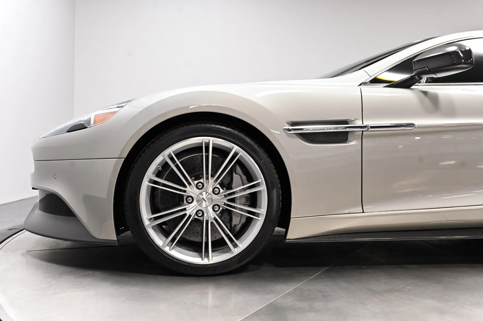 mph026_2847507932_Used_2014_Aston_Martin_Vanquish_V12_1793299602_f8980b1782