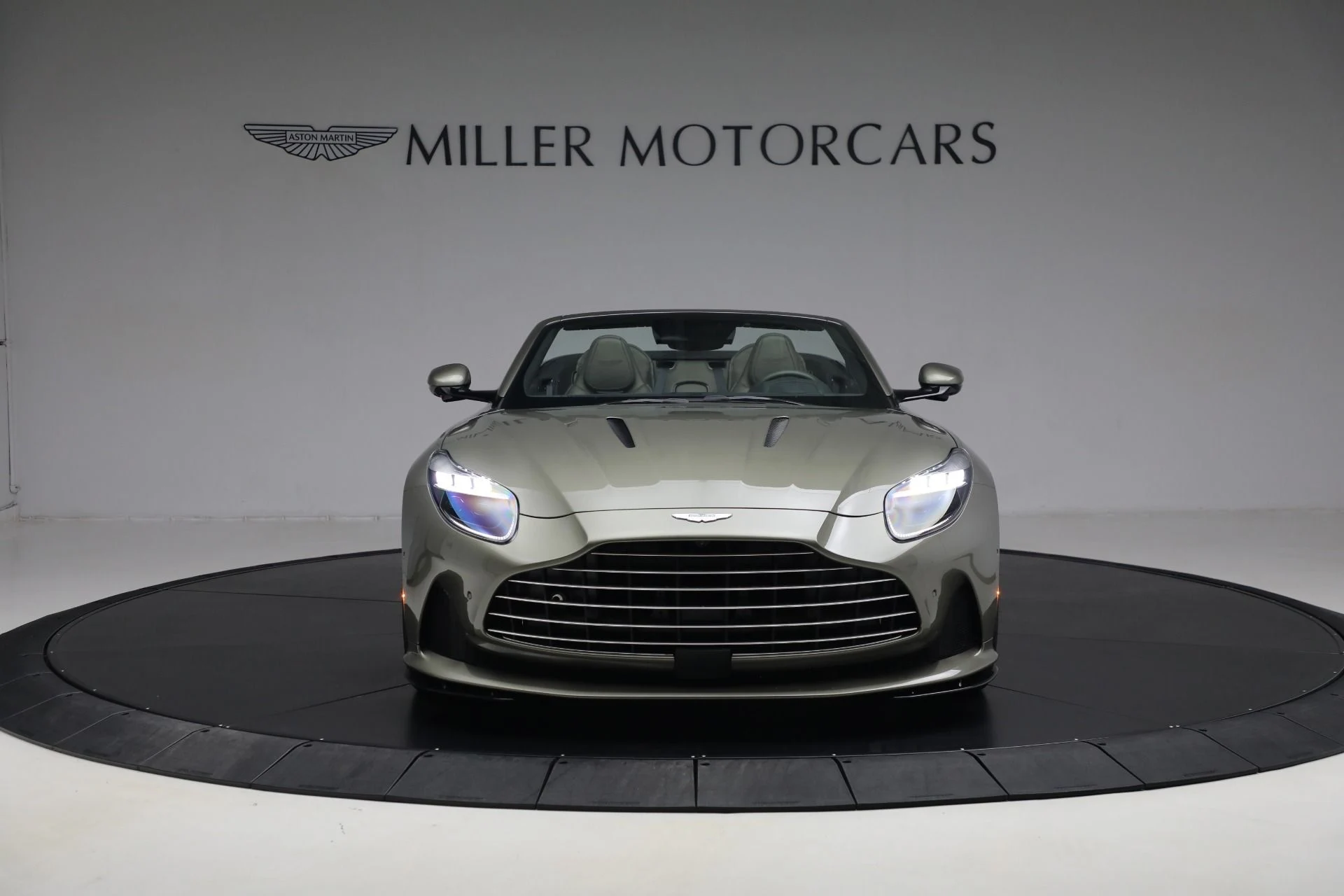 mph026_285646609_New_2024_Aston_Martin_DB_12_Volante_e0f9c73790