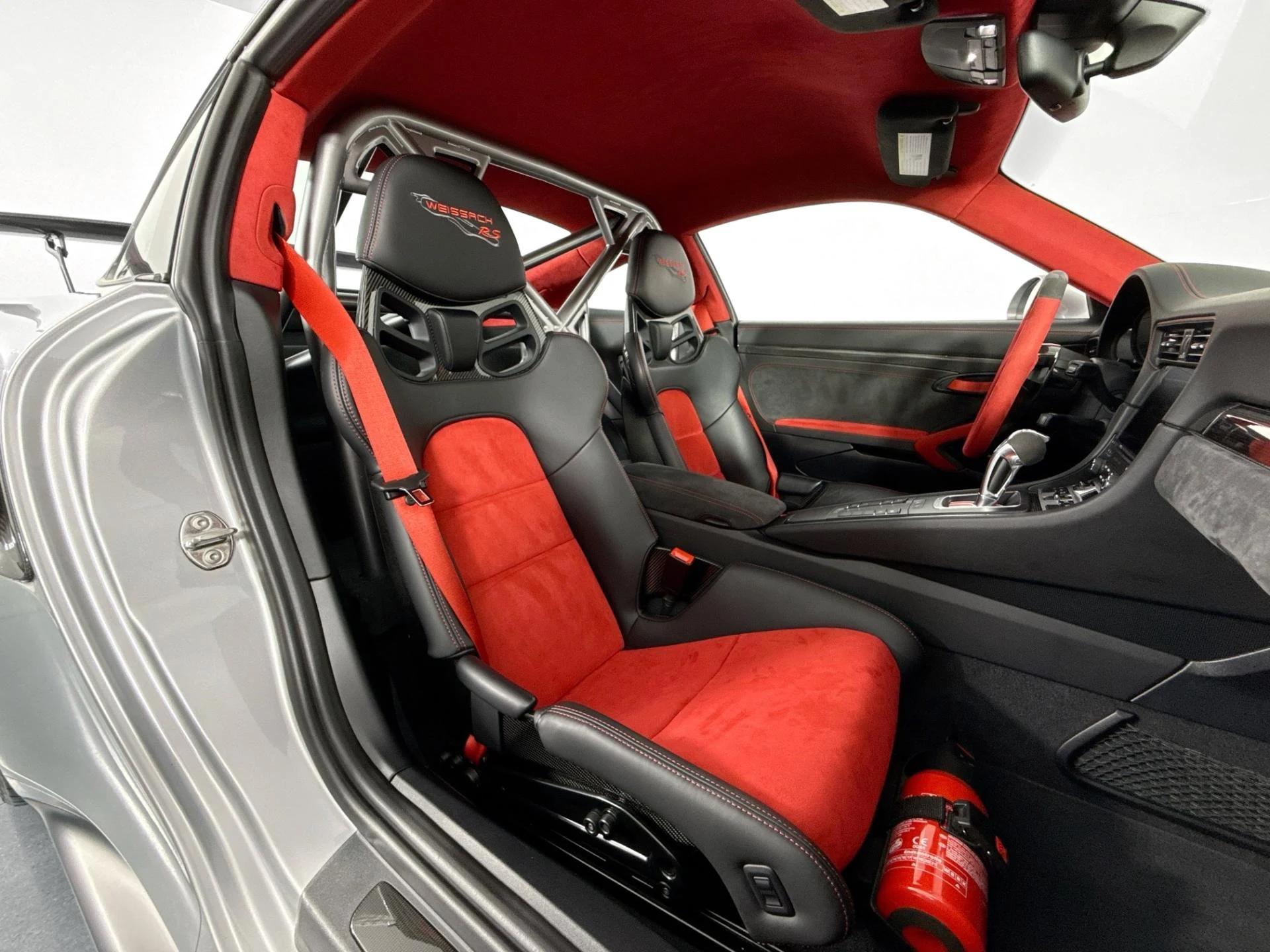 mph026_2857042487_Used_2018_Porsche_911_GT_2_RS_1784762980_a09579e767