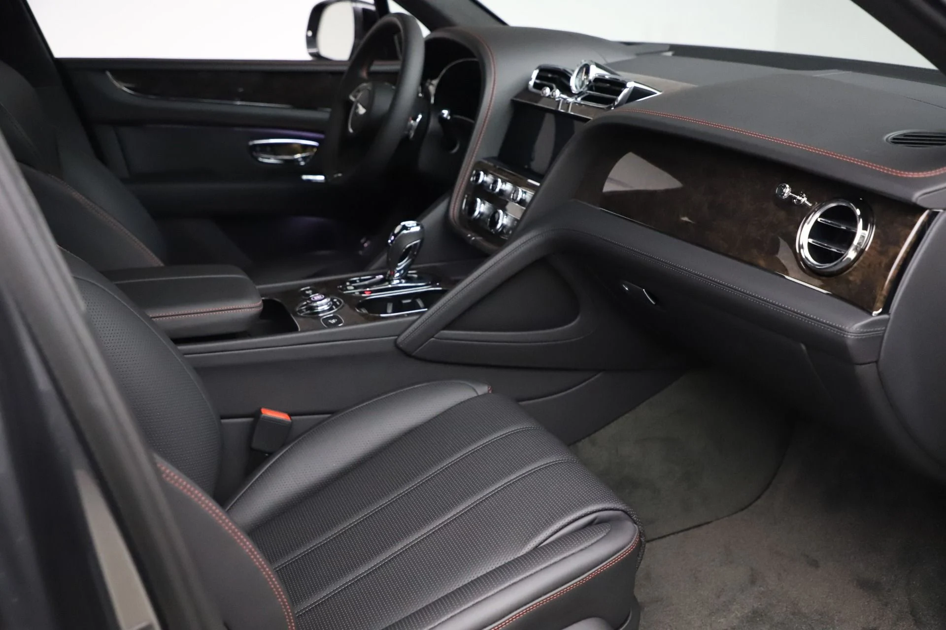 mph026_2857442187_Used_2021_Bentley_Bentayga_V8_1610148203_8f110f1743