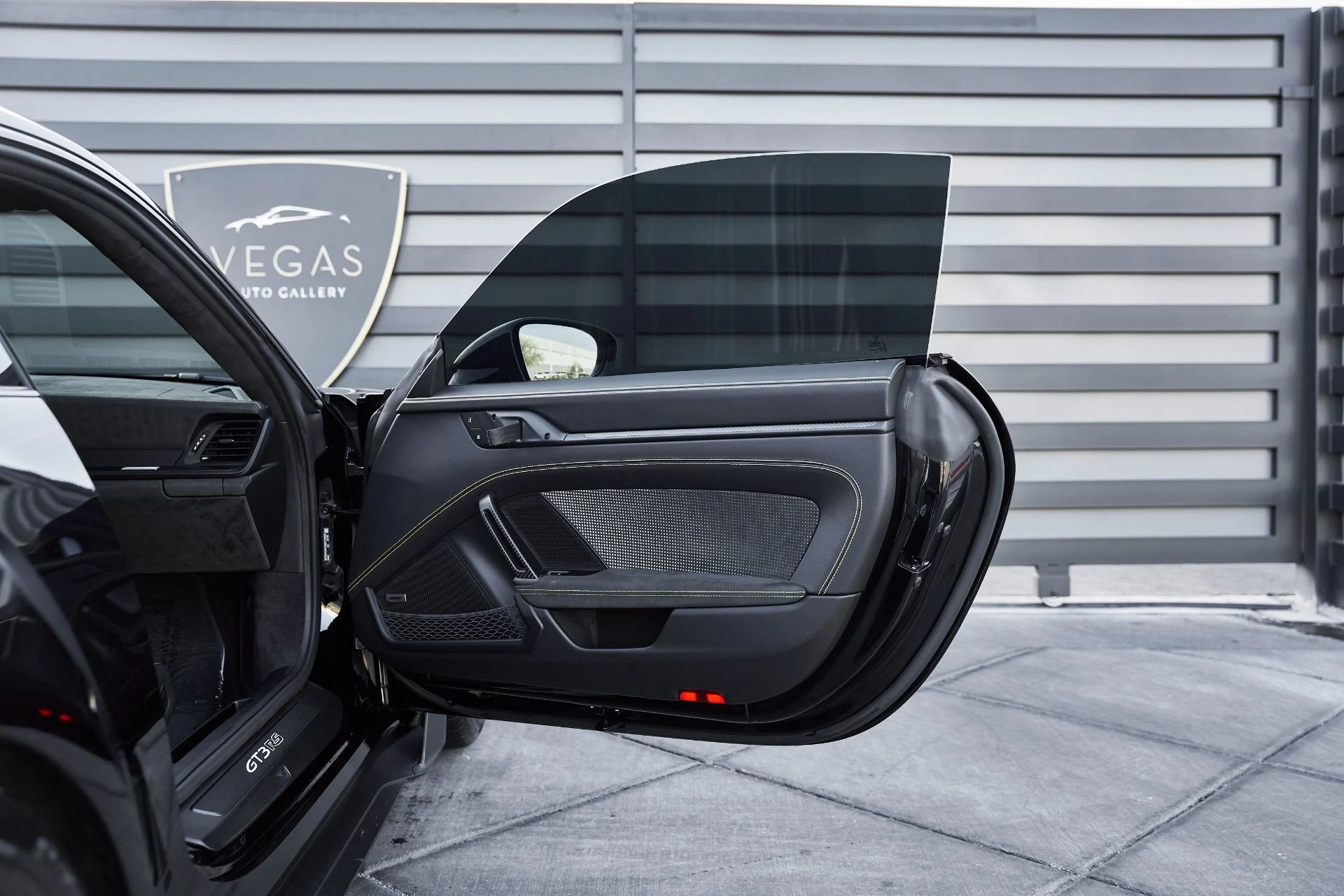 mph026_2863492622_Used_2024_Porsche_911_GT_3_RS_1766112743_54d0dbc00d