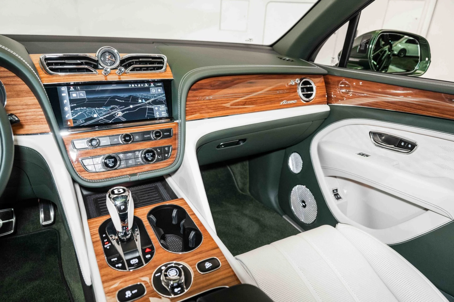 mph026_287226592_Used_2023_Bentley_Bentayga_EWB_Azure_V8_1716828034_2fd25050c1