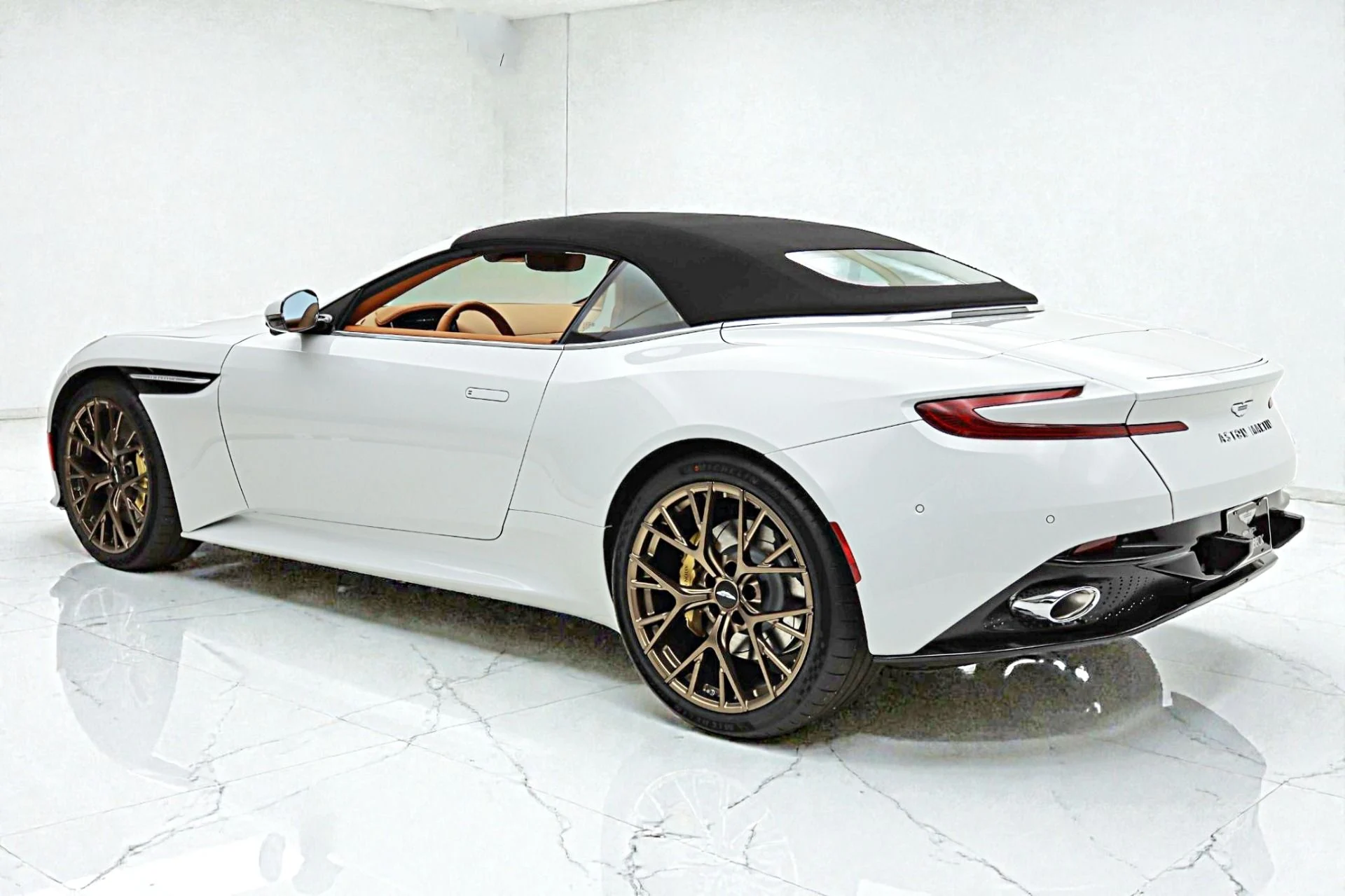 mph026_2873005408_New_2026_Aston_Martin_DB_12_Volante_cc6c4d43d8