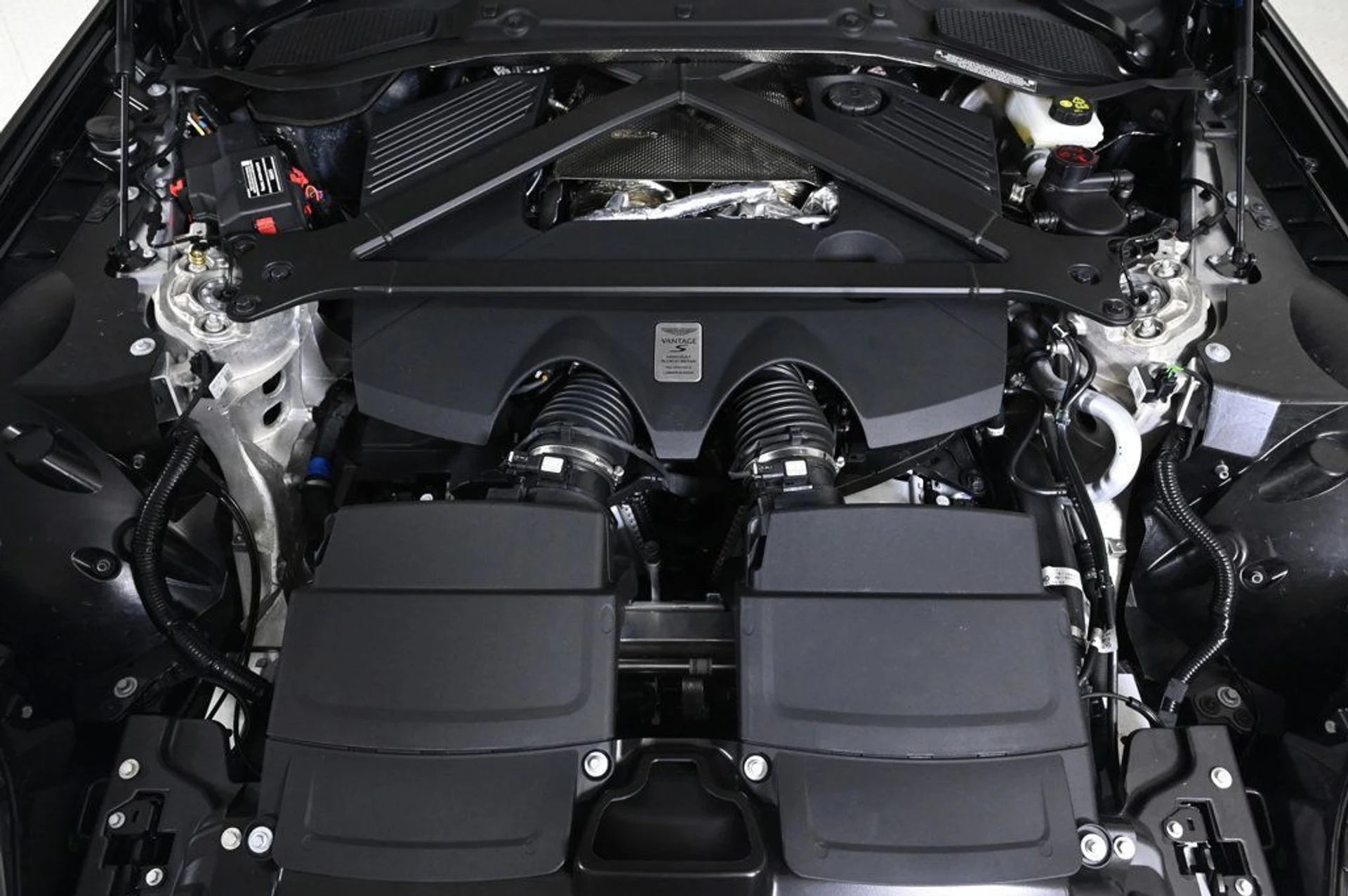 mph026_2885807748_new_2026_aston_martin_vantage_sroadster_11350_22964201_26_1024_4f19994184