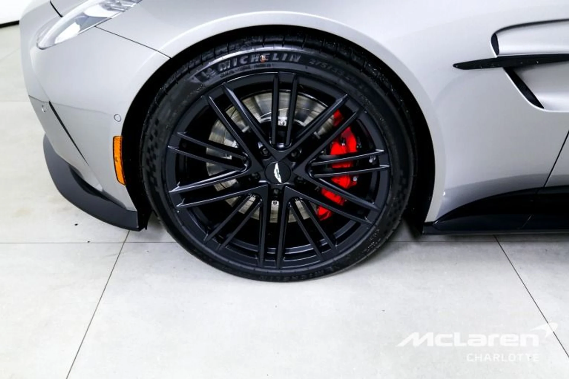 mph026_2887183713_Used_2025_Aston_Martin_Vantage_e95243a7ea