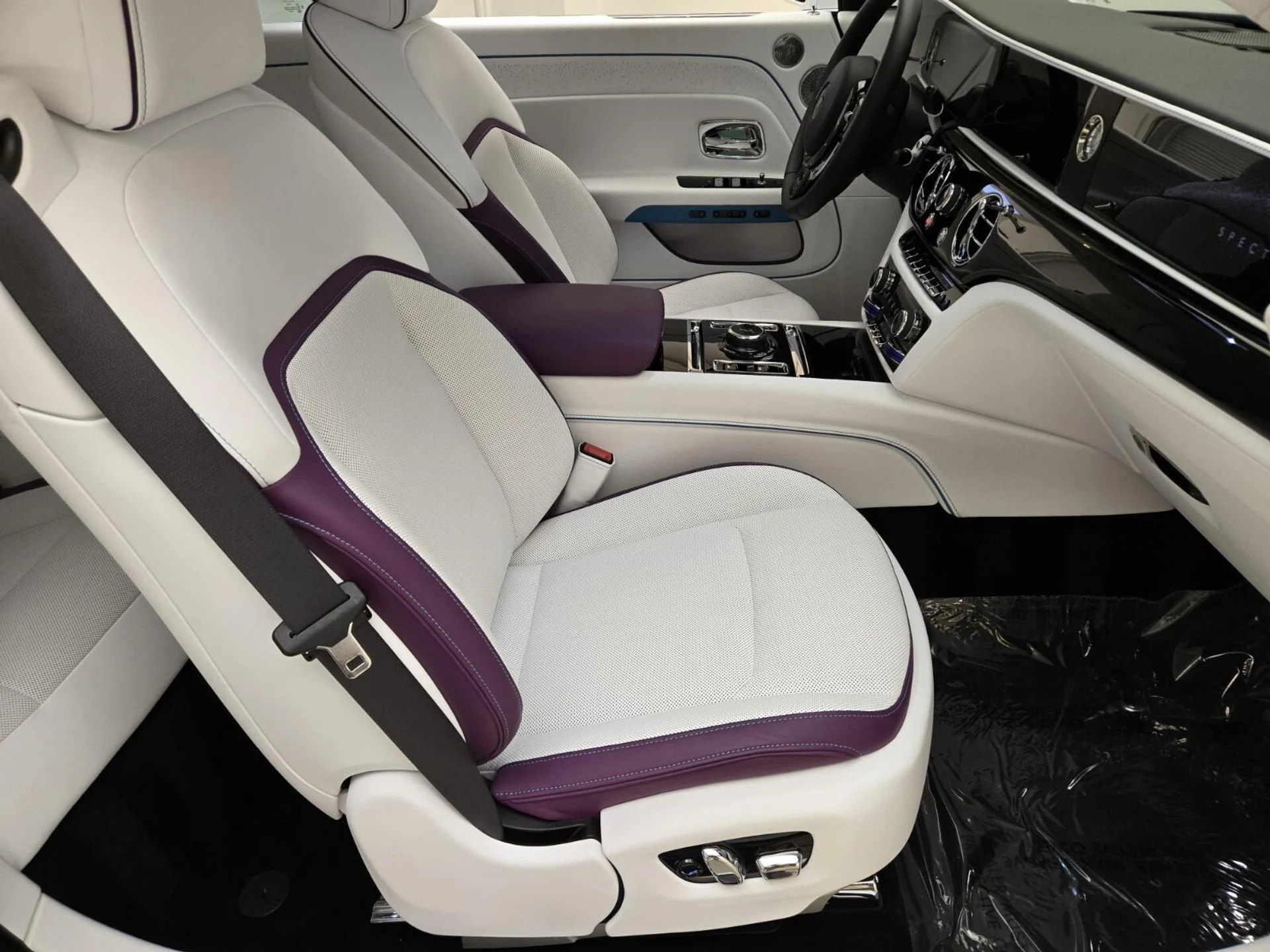 mph026_2897809624_Used_2024_Rolls_Royce_Spectre_1761122041_cfc7810317