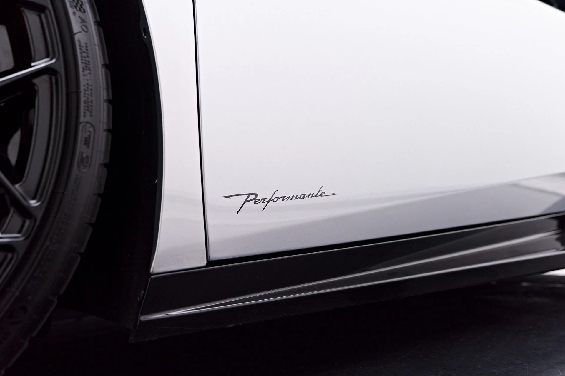 mph026_2898703948_Used_2018_Lamborghini_Huracan_Performante_1761069248_d28e74f6bd