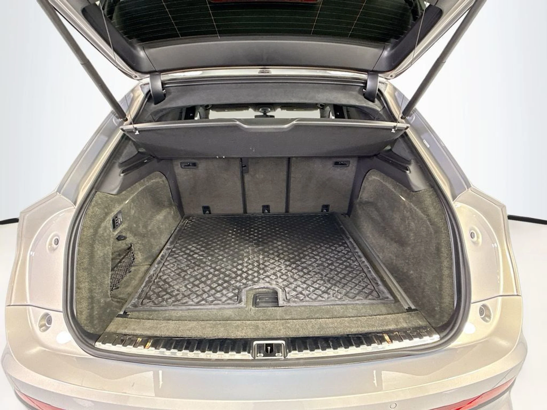 mph026_2901832942_used_2023_bentley_bentayga_sawd_8119_23037215_27_1024_26a51ca305