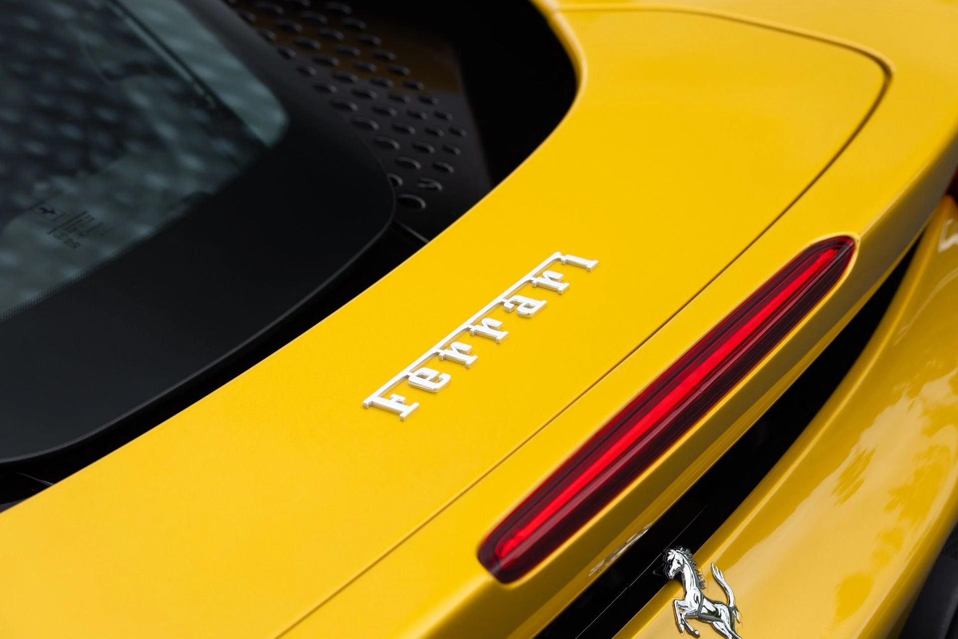 mph026_2901902811_Used_2022_Ferrari_SF_90_Spider_1775626389_a27290dd26