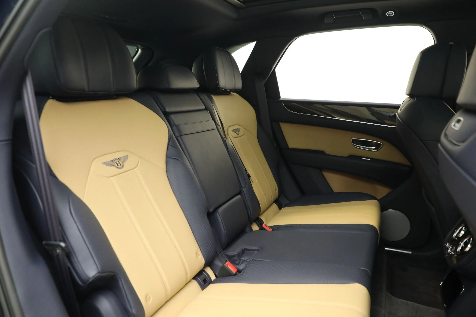 mph026_29072460_Used_2022_Bentley_Bentayga_V8_58f6699b83