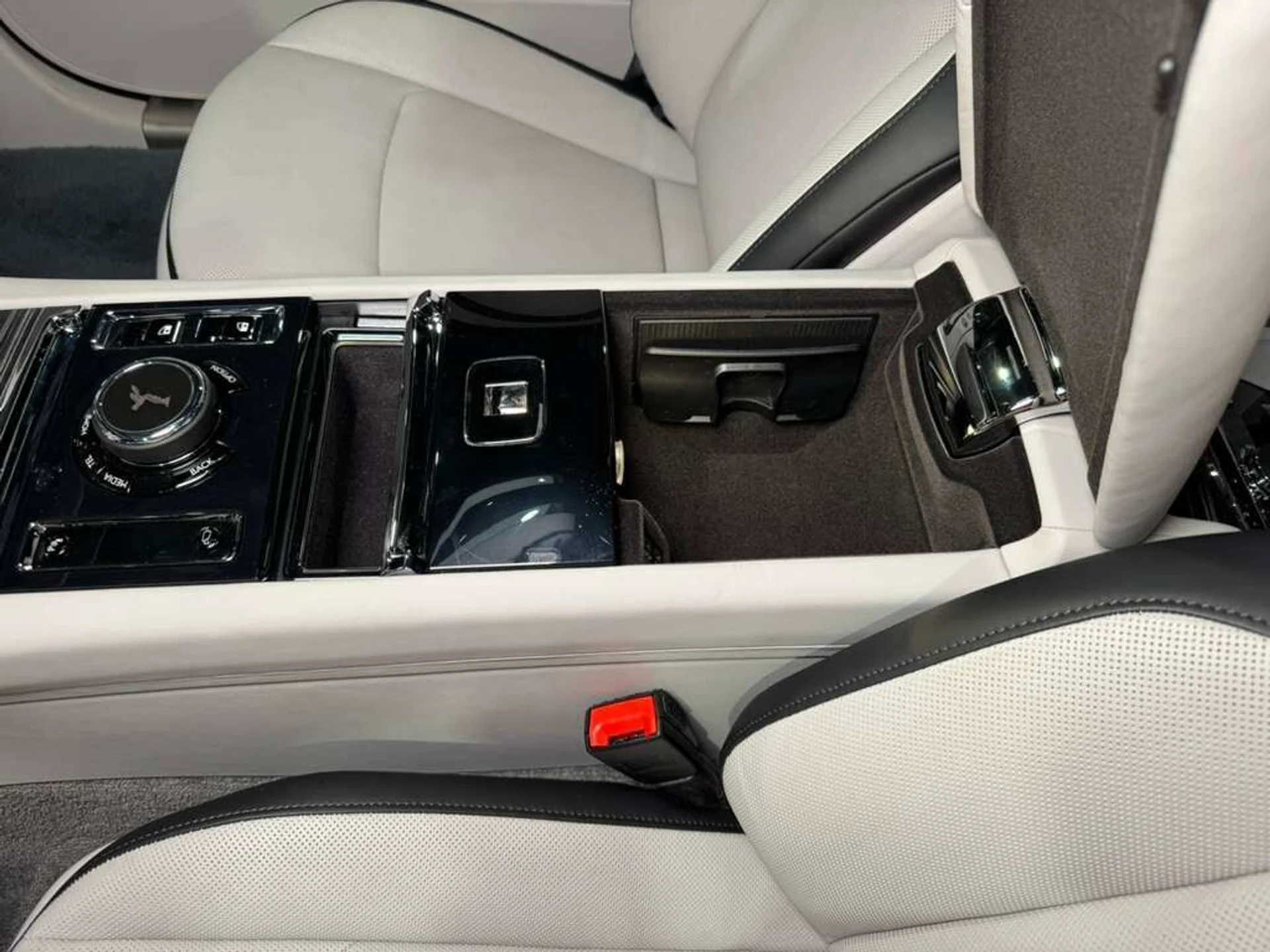 mph026_2909946570_767374ab0d38cb470ac14f3cbdeebfce_5e943d3d85