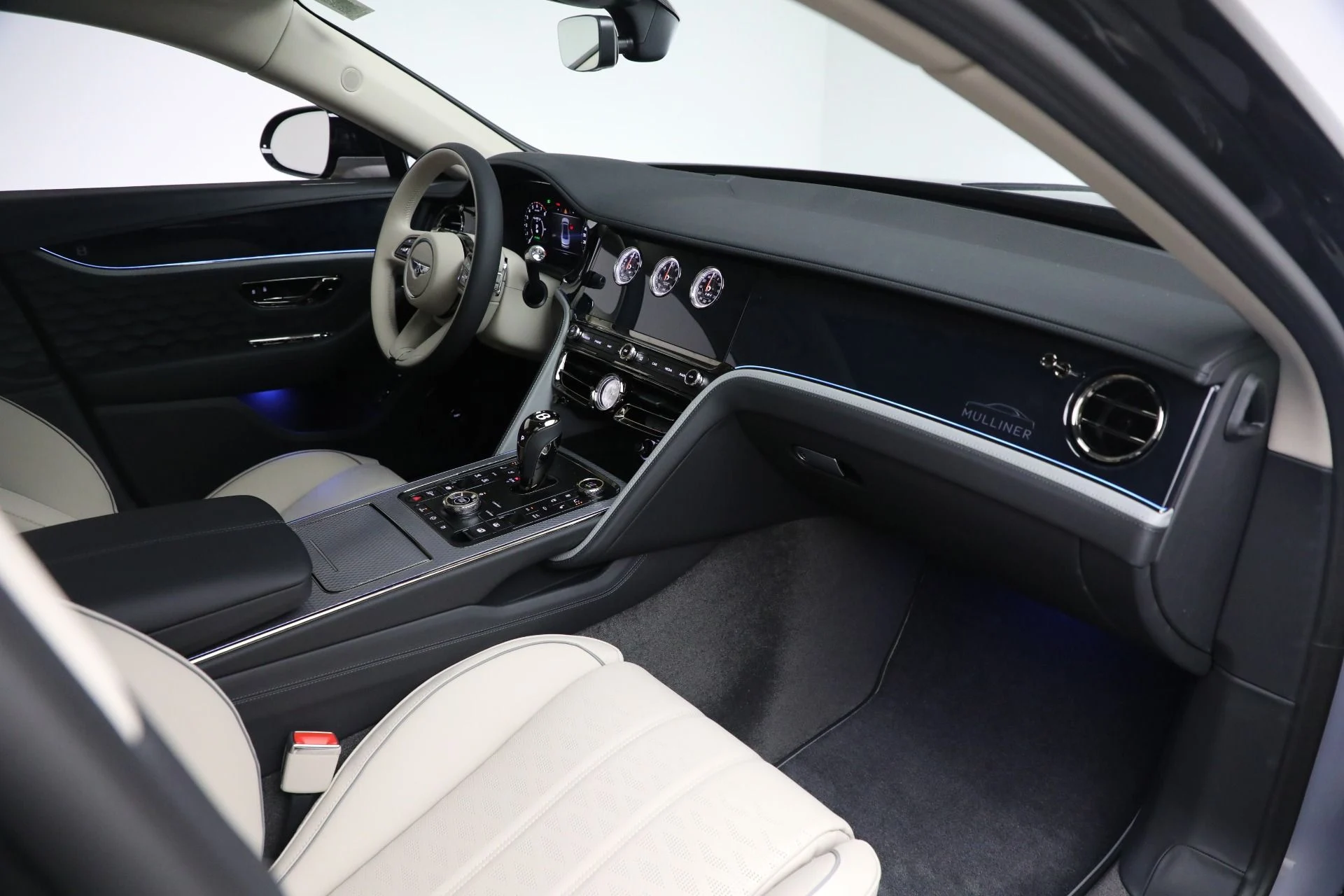 mph026_2914840626_New_2025_Bentley_Flying_Spur_Mulliner_b97c9f70f3