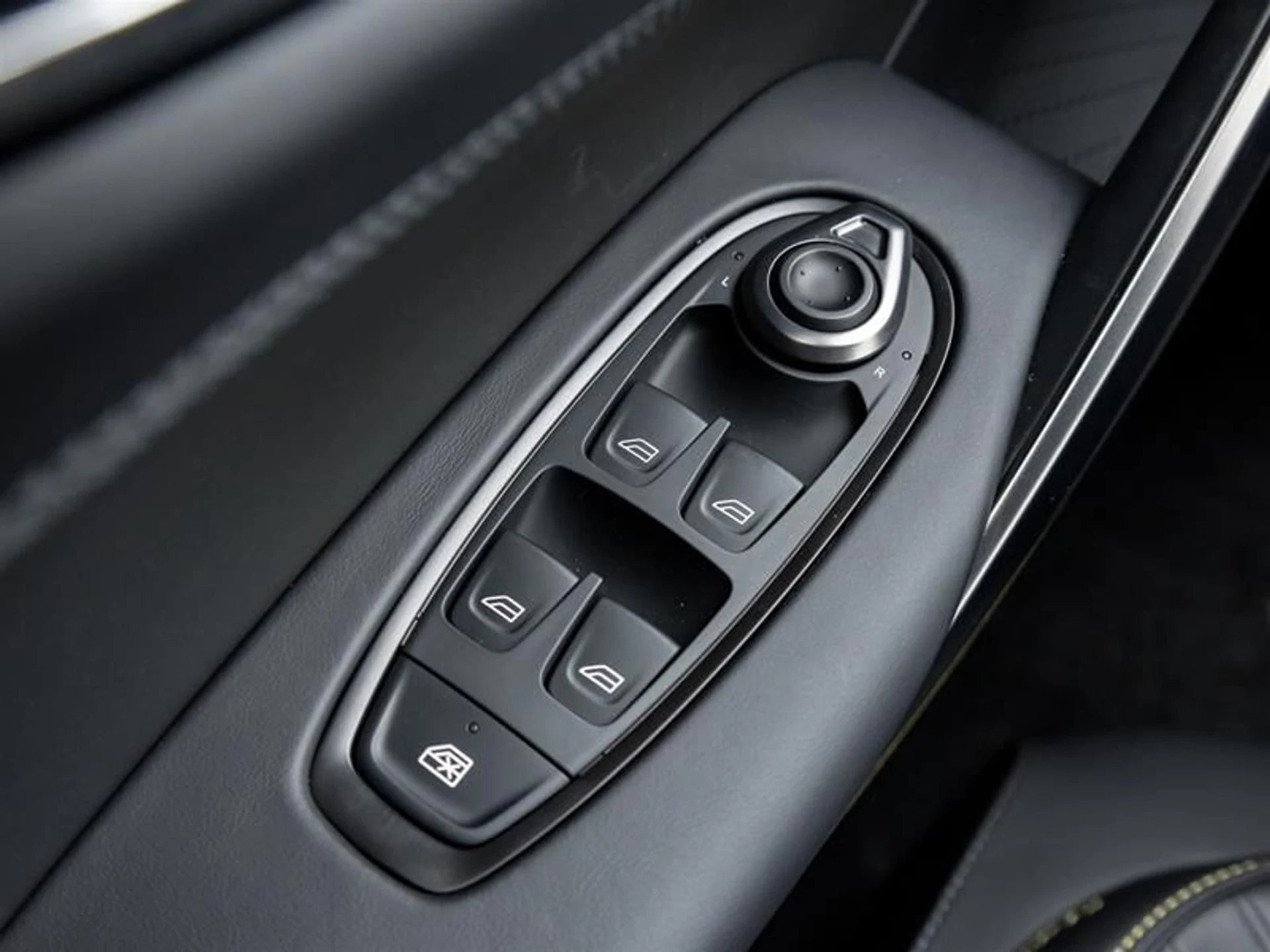 mph026_2934985240_hkbl11to_47b1836ec8