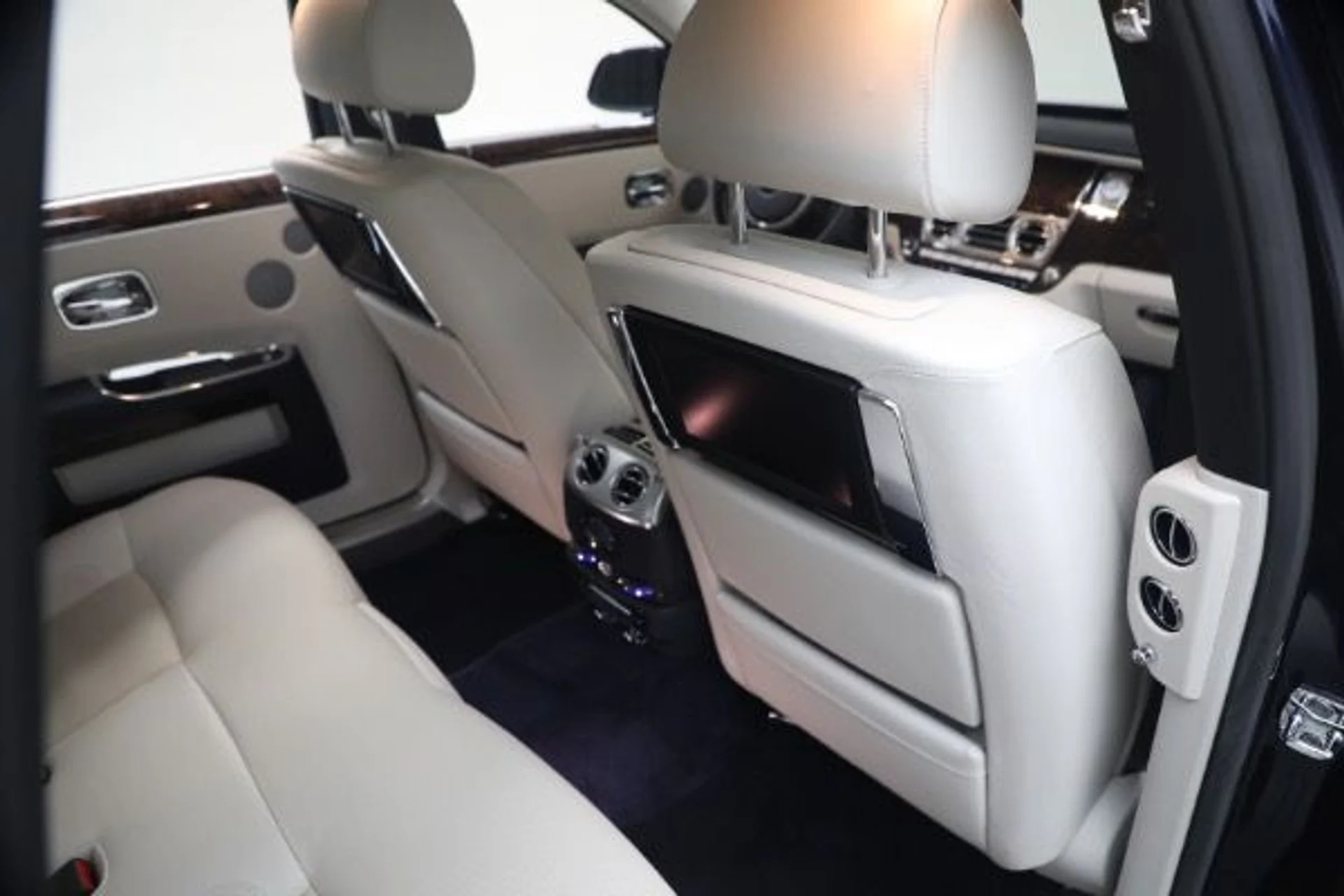 mph026_2935338945_Used_2014_Rolls_Royce_Ghost_5d63f7bfae