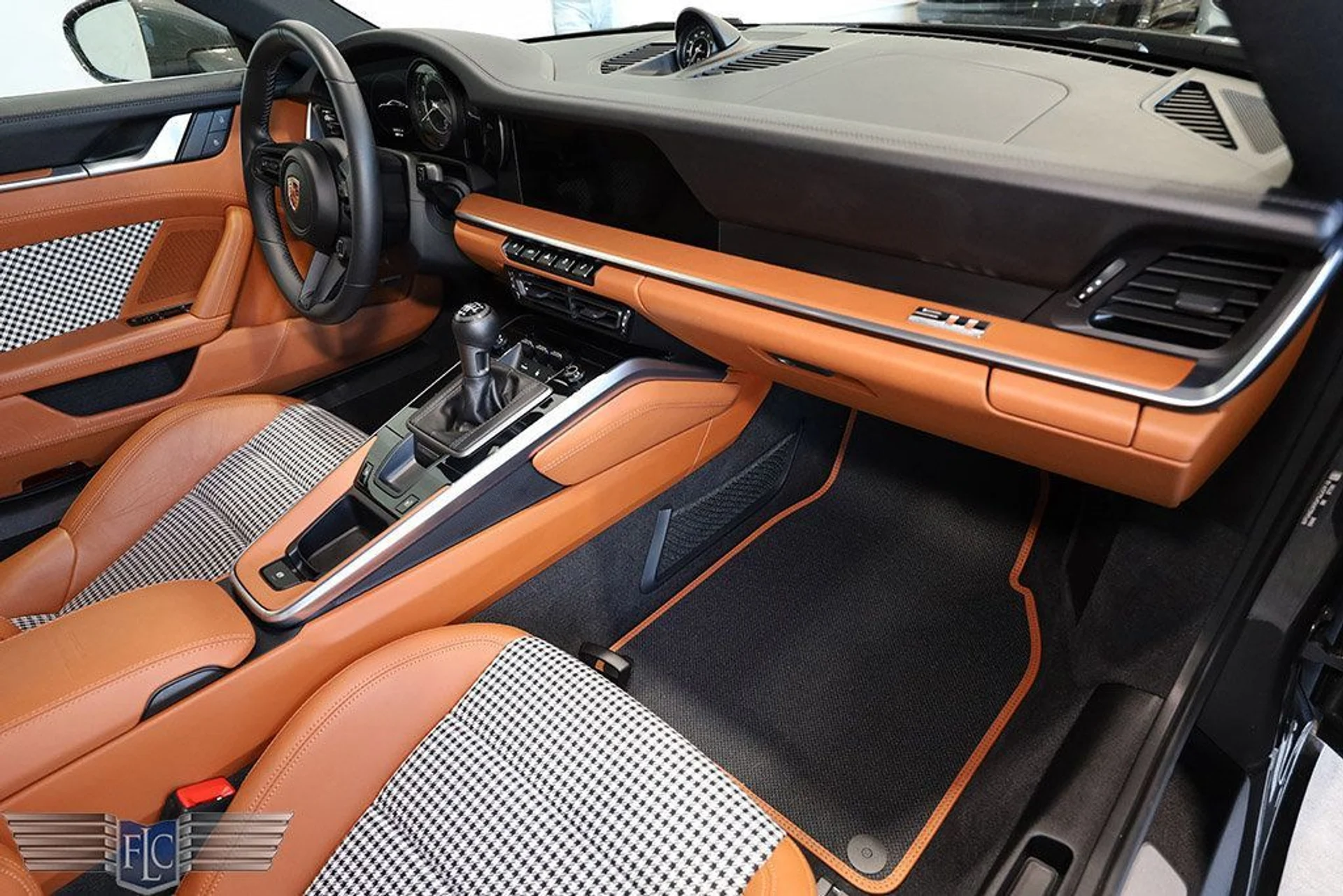 mph026_2936261896_used_2023_porsche_911_carrera4smanualcoupe_9689_22556560_27_1024_7313d61b68