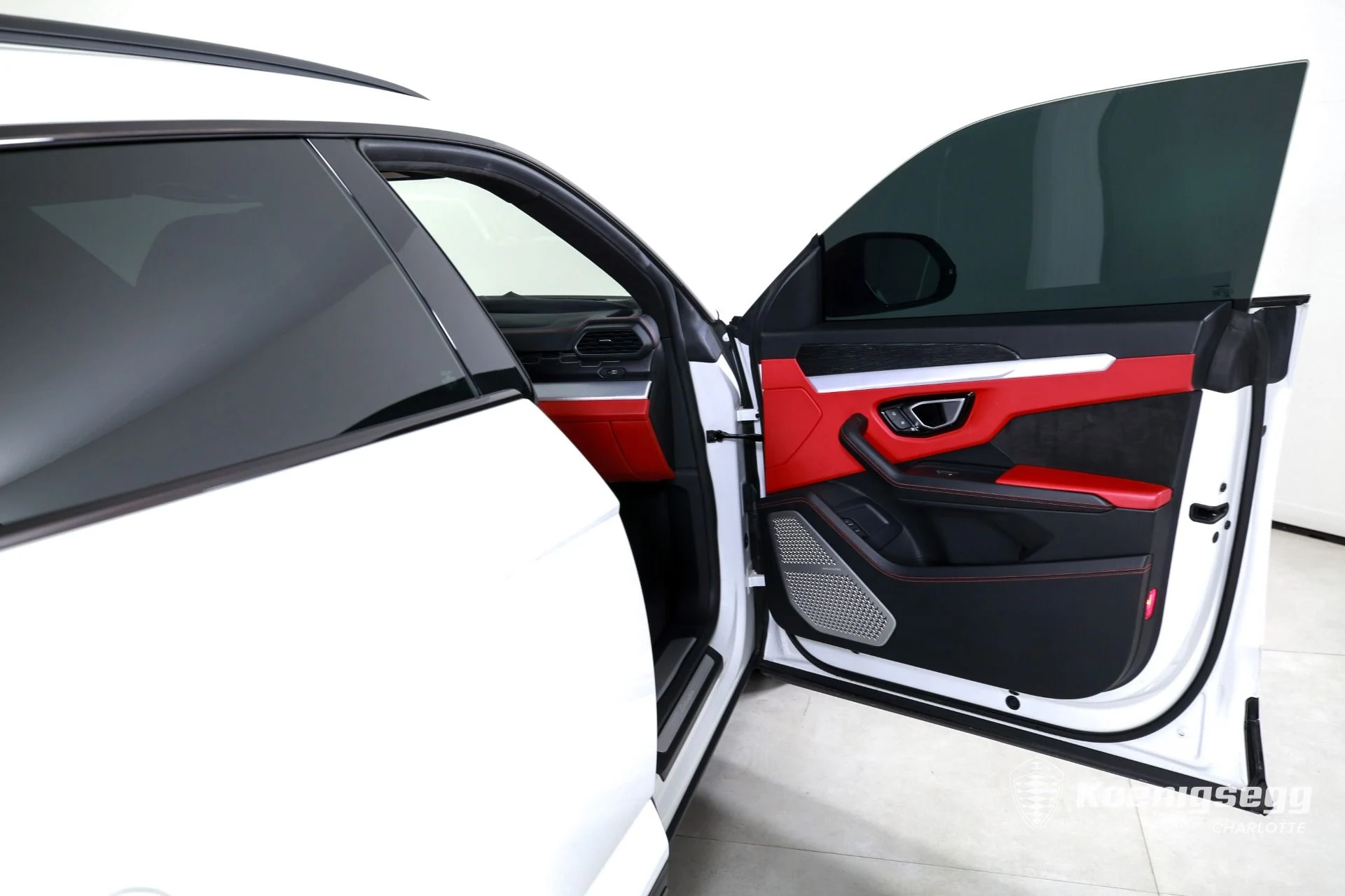 mph026_2941594567_Used_2019_Lamborghini_Urus_1760976119_41f6958df5