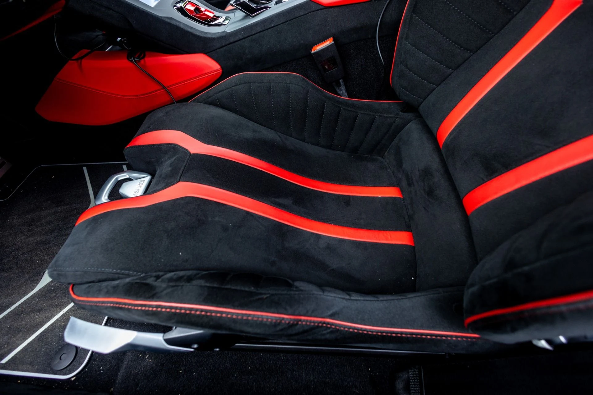 mph026_2949177310_Used_2021_Lamborghini_Huracan_STO_1781723231_08358b97bb