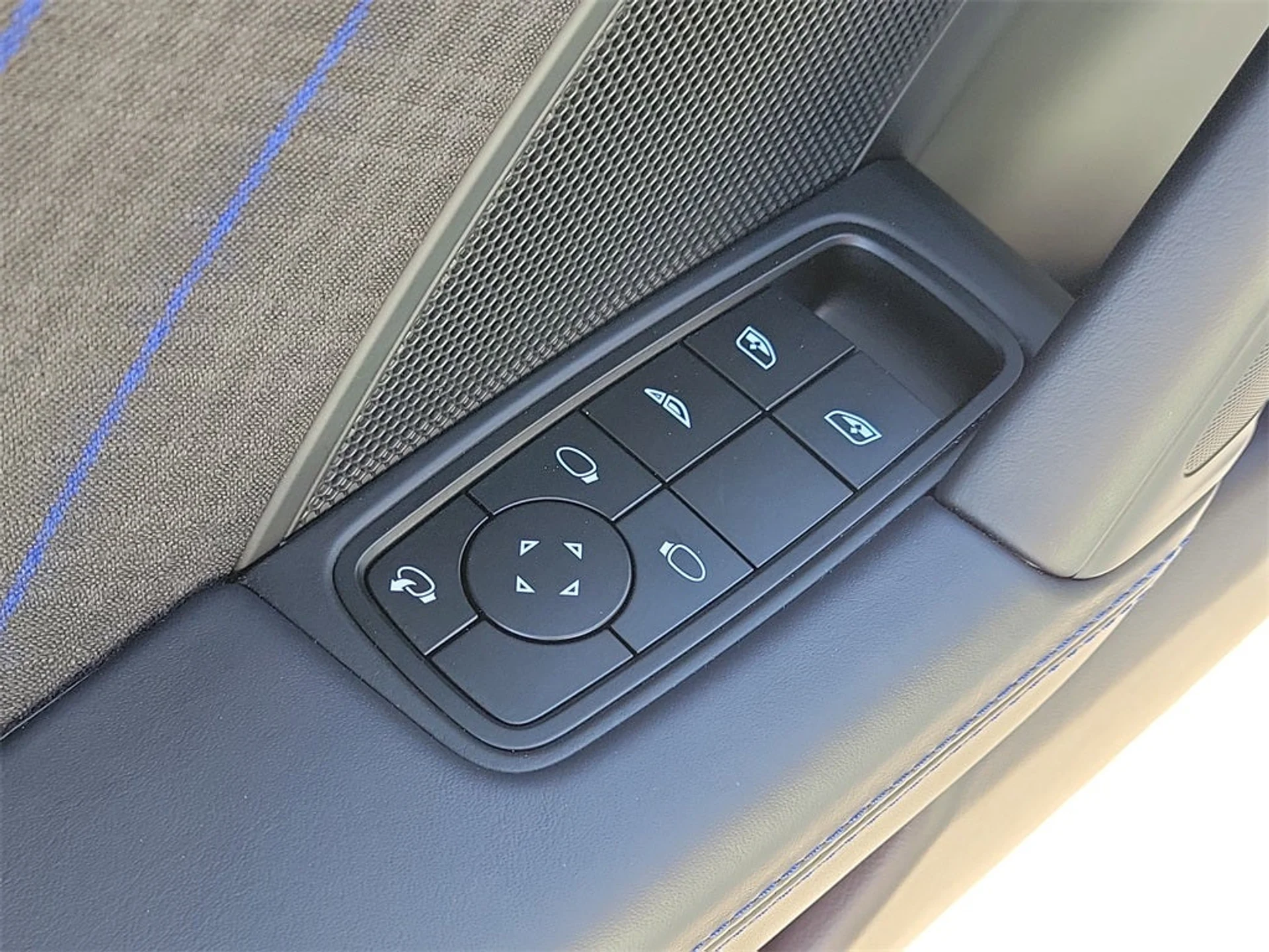 mph026_2965046595_27_ef77232365