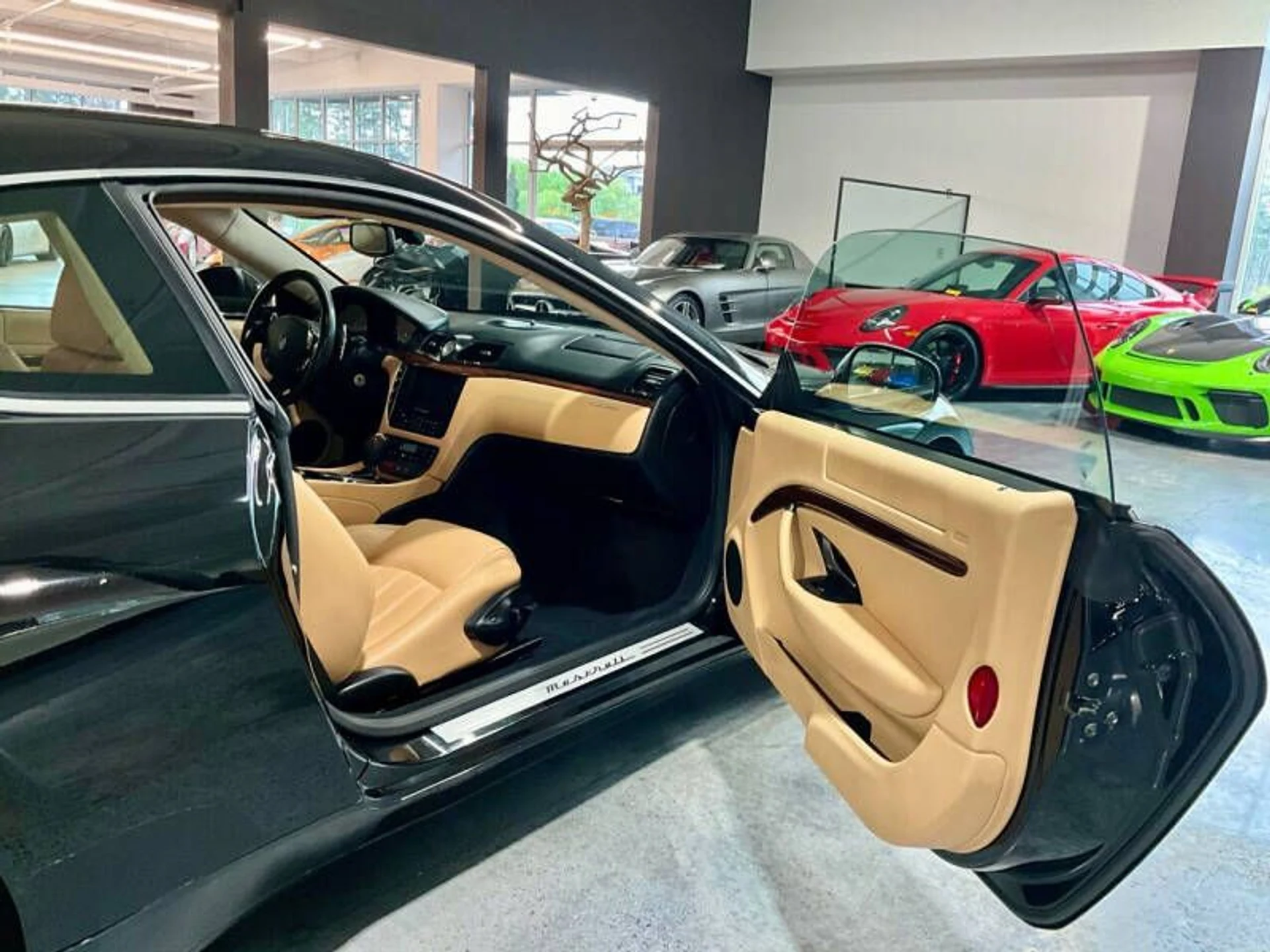 mph026_2965714581_2008_maserati_granturismo_base_2dr_coupe_8dd7ceb927