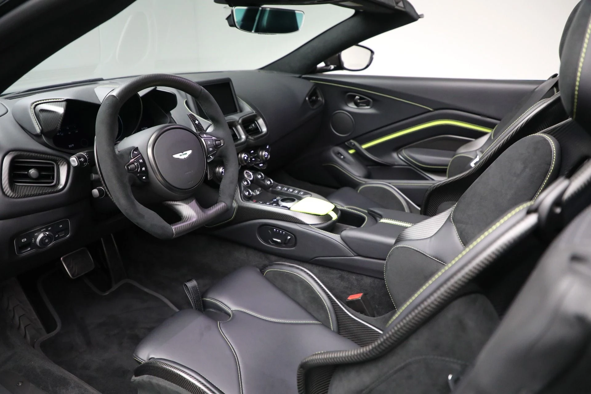 mph026_2975518000_Used_2023_Aston_Martin_Vantage_V12_b57e79f6f2