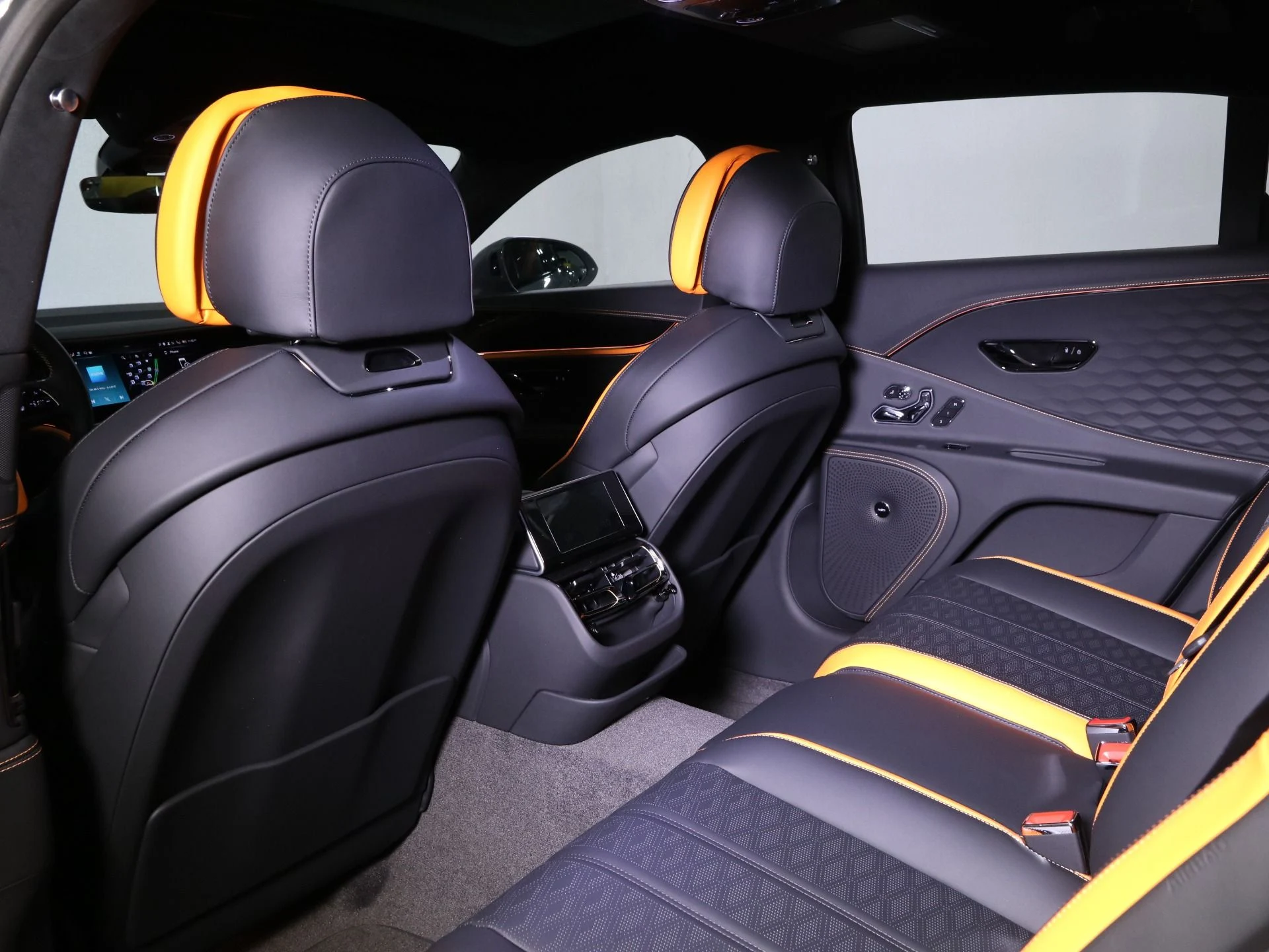 mph026_2976224596_New_2025_Bentley_Flying_Spur_Speed_1756397611_98fcdf7266