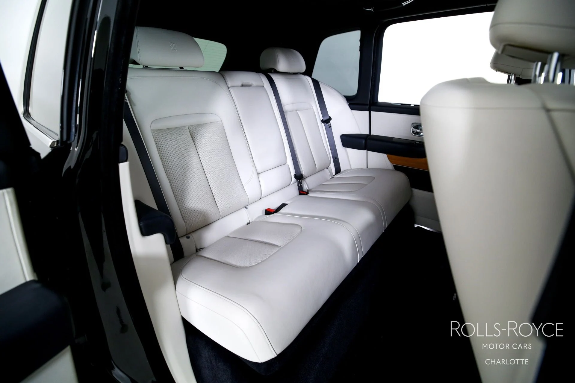 mph026_2977263580_Used_2019_Rolls_Royce_Cullinan_1754411729_45f52519b1