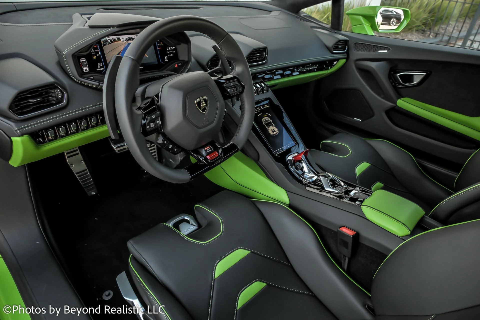 mph026_2980428075_Used_2024_Lamborghini_Huracan_EVO_Spyder_1759824952_3ca24f76e7