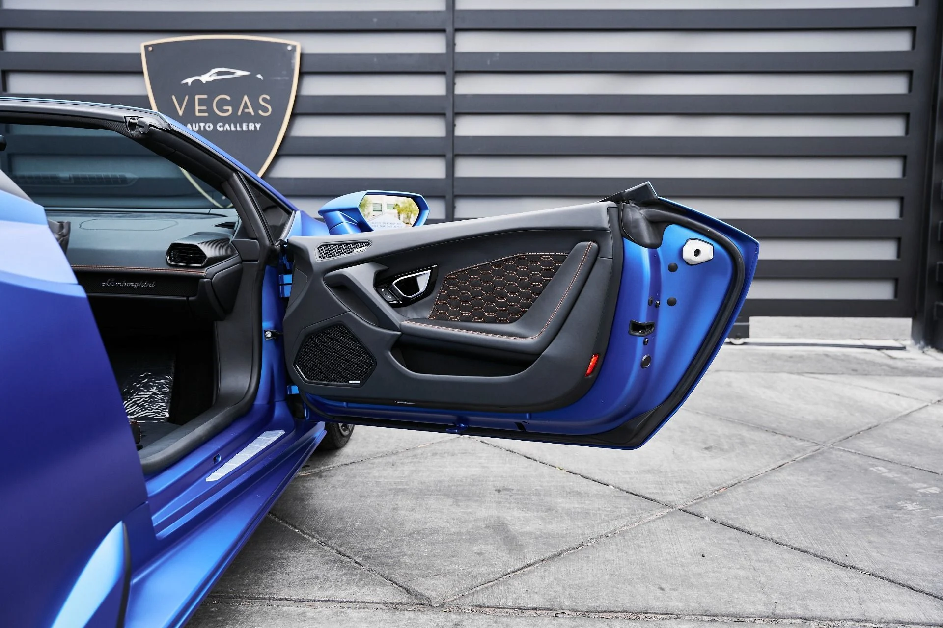 mph026_2983311352_Used_2023_Lamborghini_Huracan_EVO_Base_1775006646_448a0d4dc2