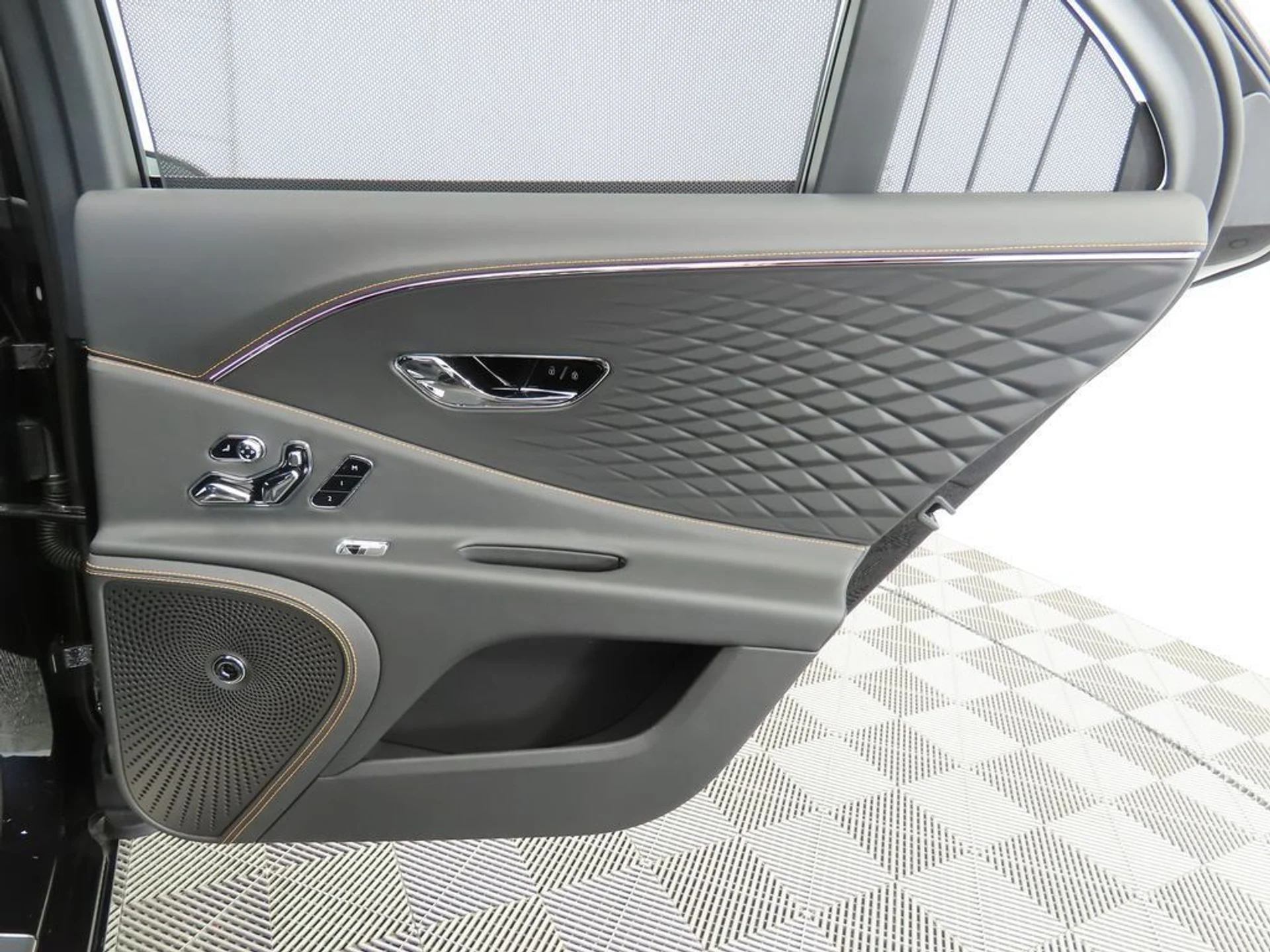 mph026_2989918873_new_2025_bentley_flying_spur_8119_22943437_27_1024_52965edec6