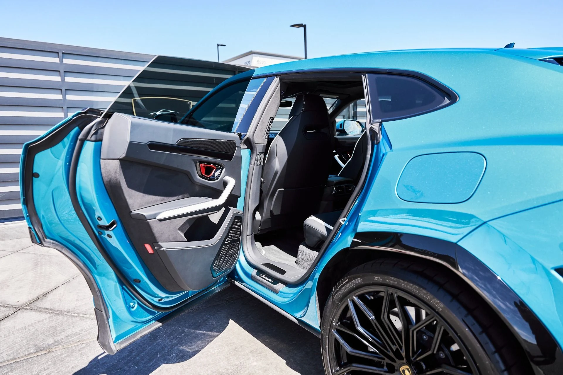 mph026_2995124810_Used_2025_Lamborghini_Urus_SE_1781314208_c9b34f61f1